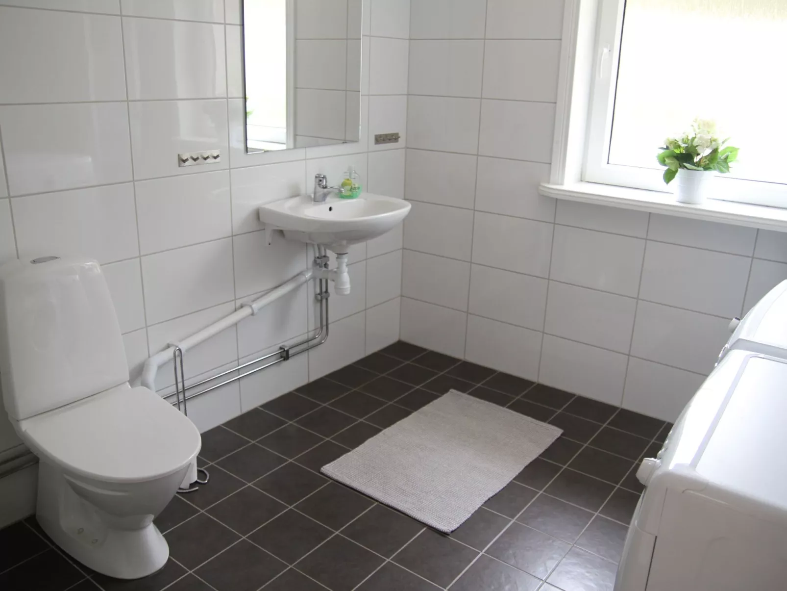 Wunderschönes Haus in einer fantastischen Natur am Meer-Drinnen