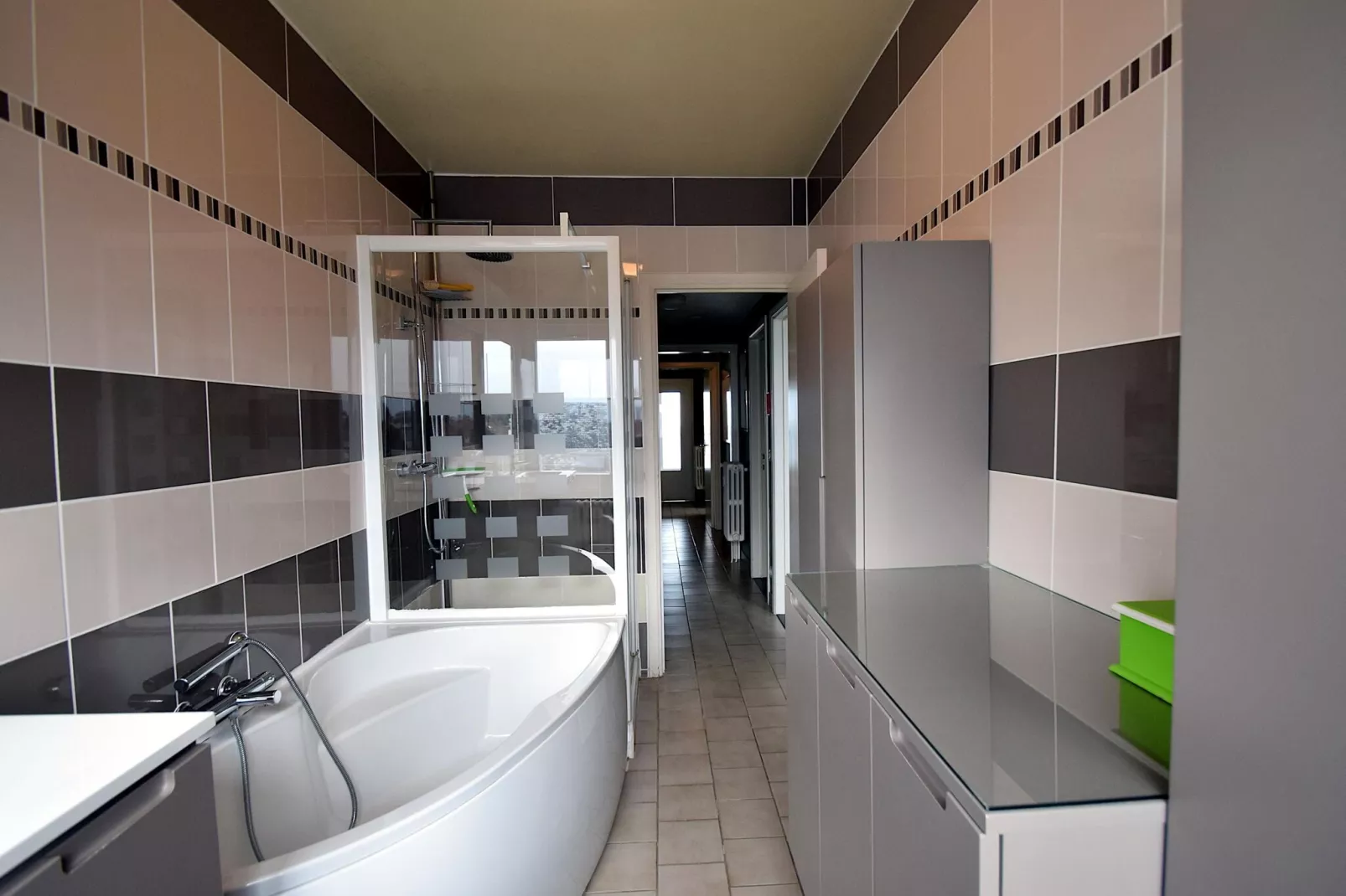 Trianon 0401 4A-Bathroom