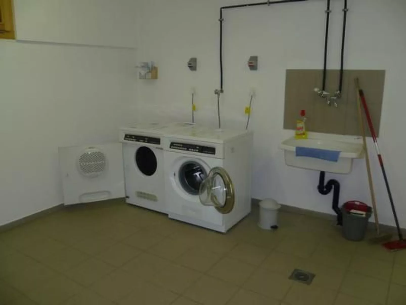 Chesa Lodola-Drinnen