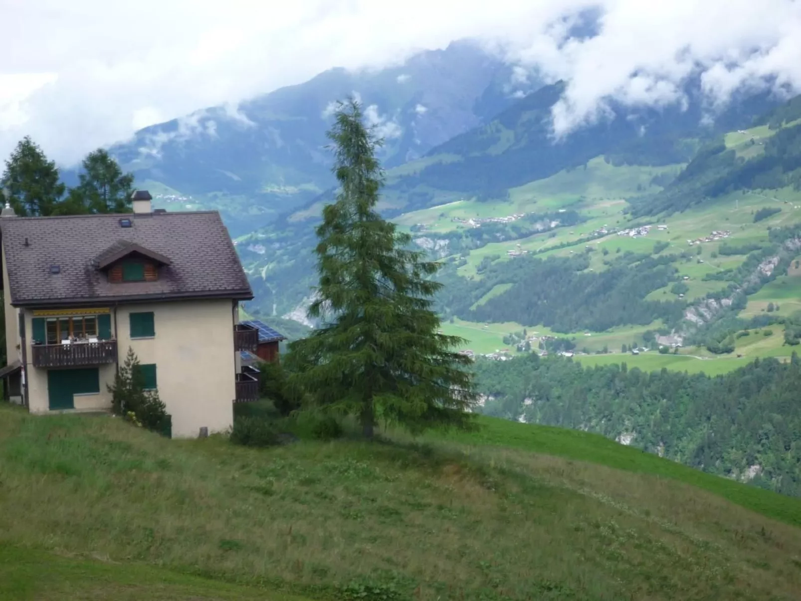 Sonnige Ferienwohnung mit Terrasse,idyllische Lage-Draußen