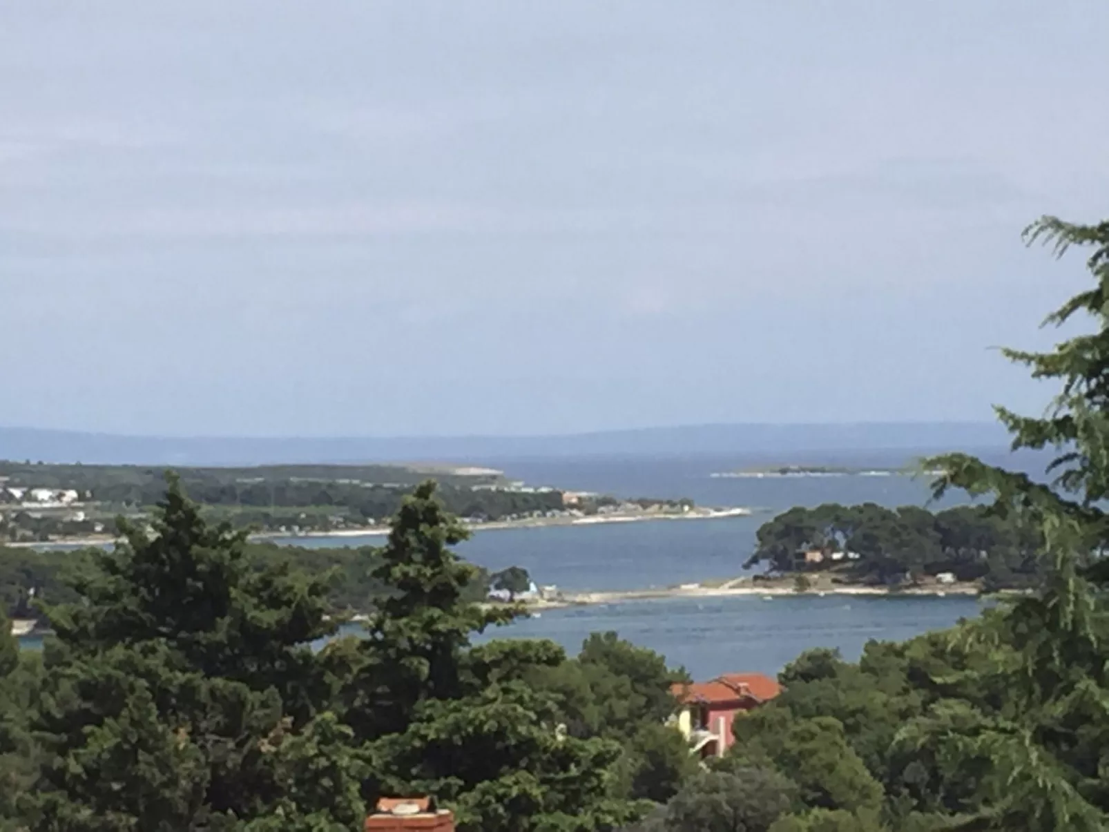 Stylisches Haus mit Dachterrasse, Bar und Hot Tub-Draußen