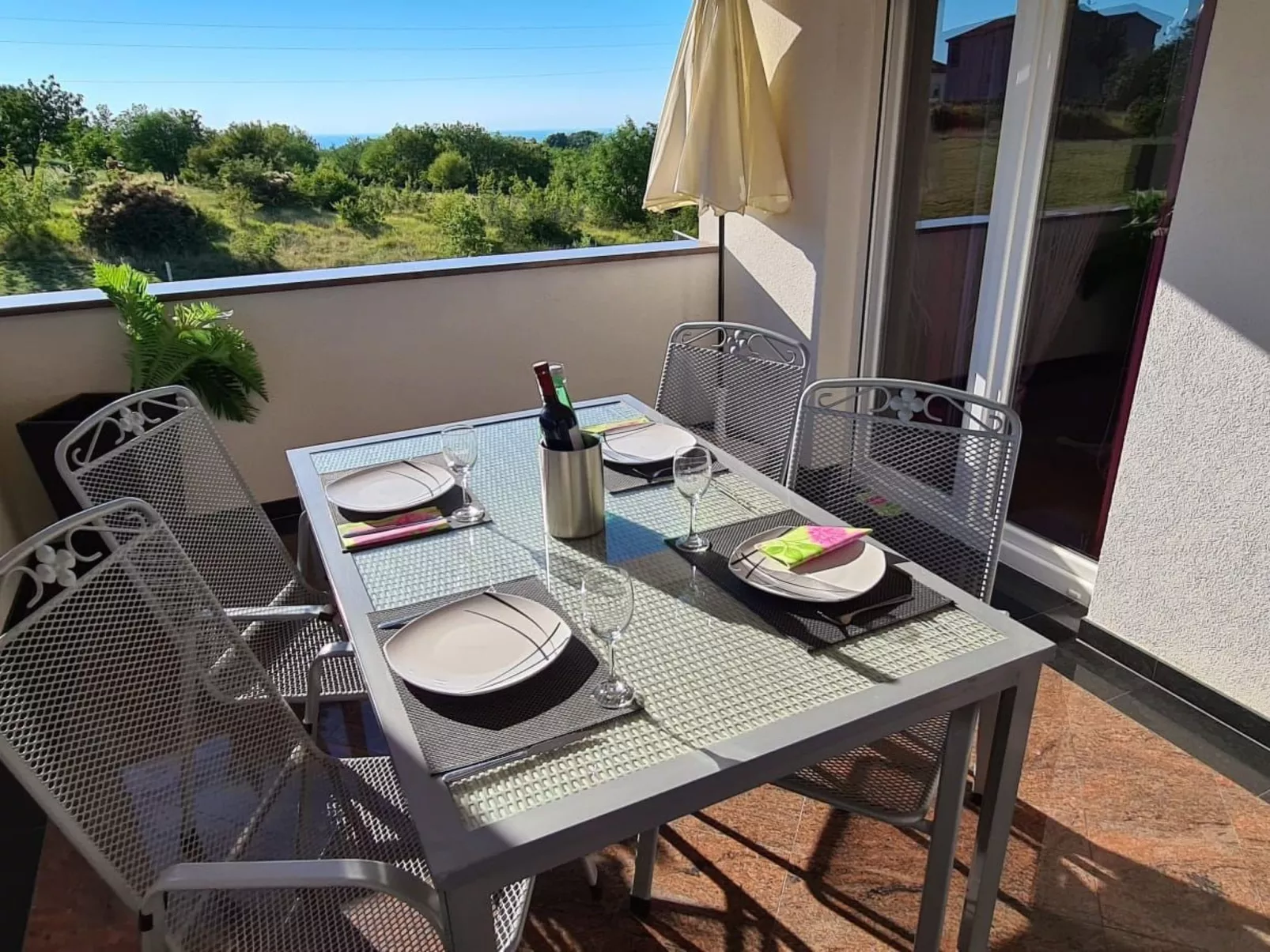 Apartment Denis-Drinnen