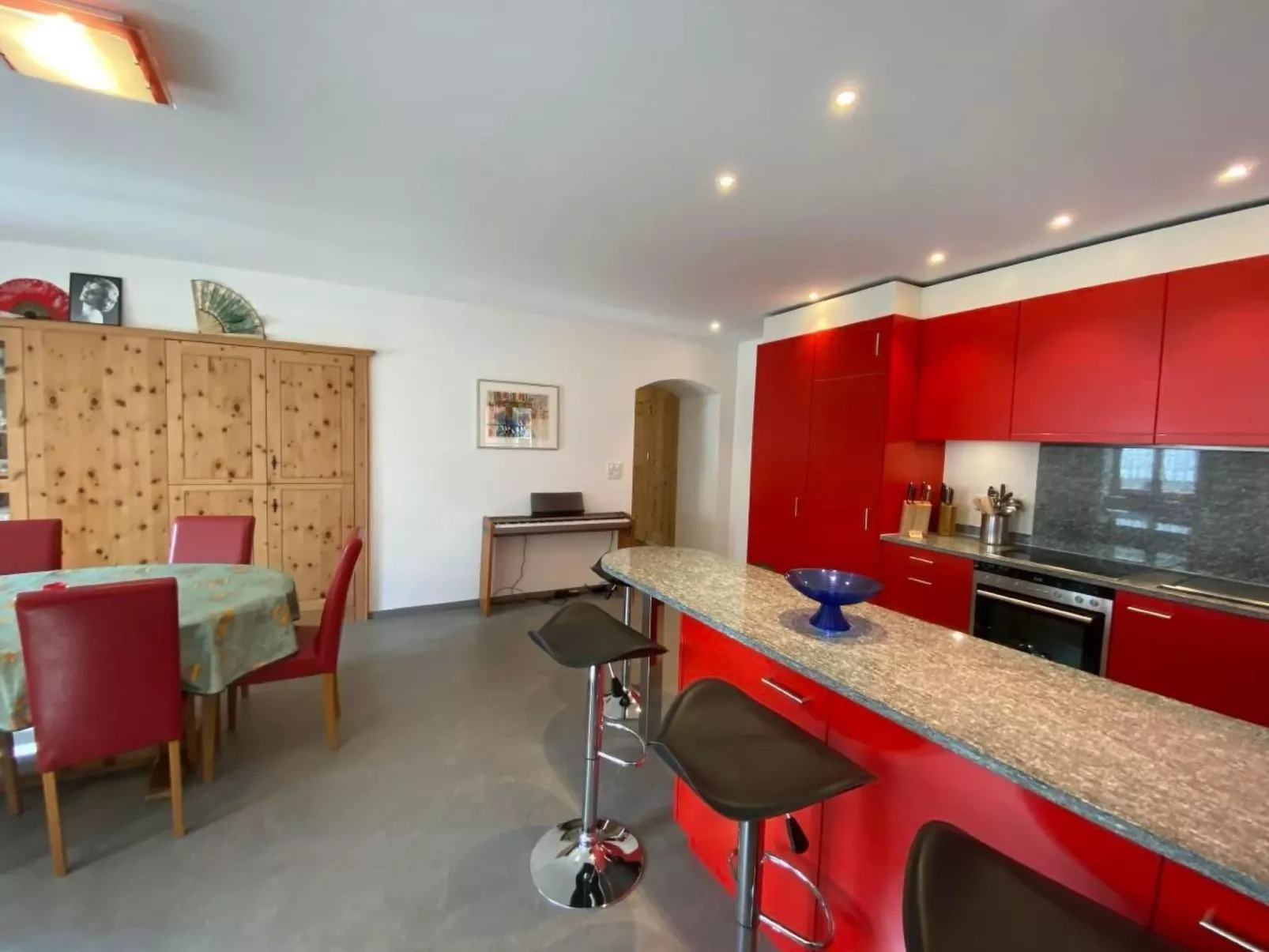 Chesa Robinson 4-Image-tags.info