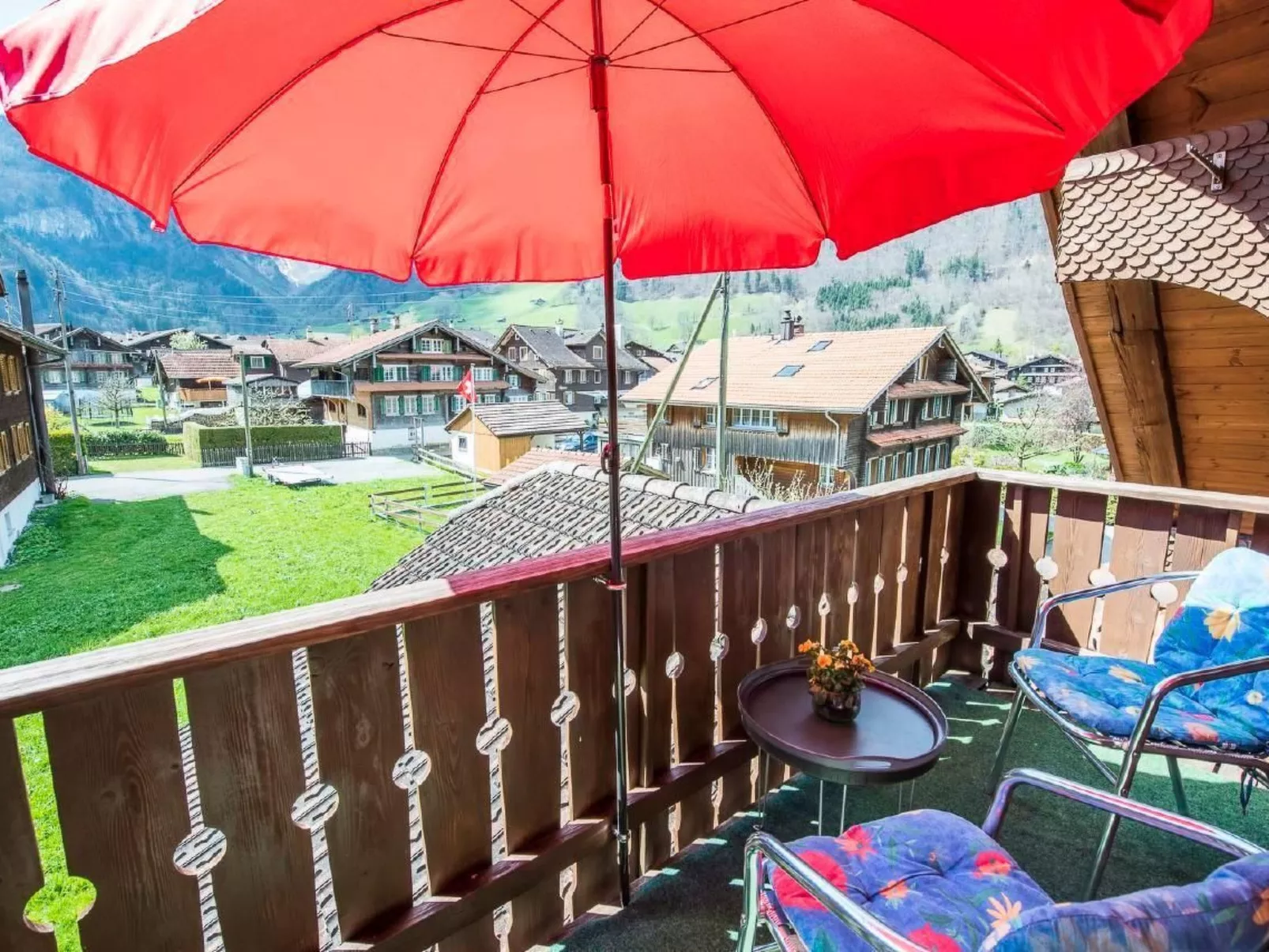 Sonnige Dachwohnung im schönen Lungern-Outside