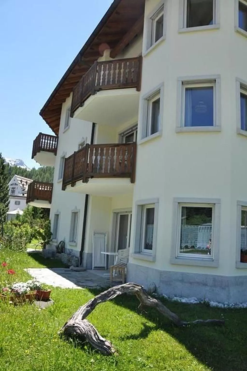 Chesa Sunasain V3-Draußen