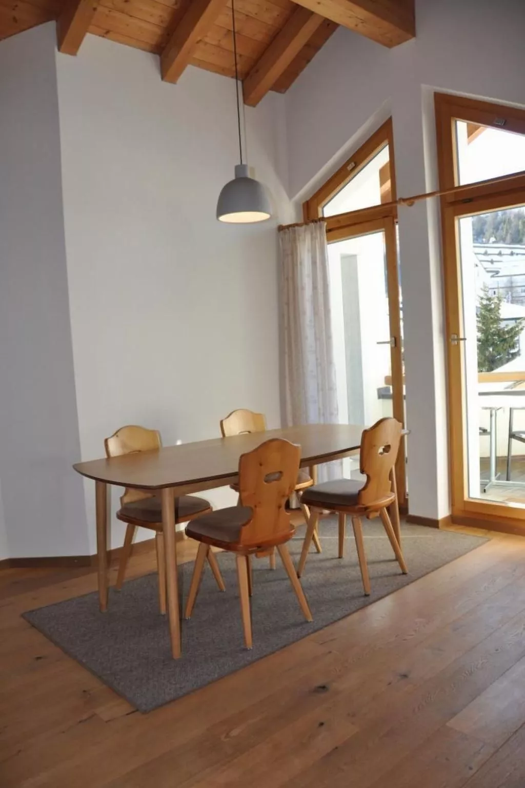 Chesa Sunasain V11-Inside