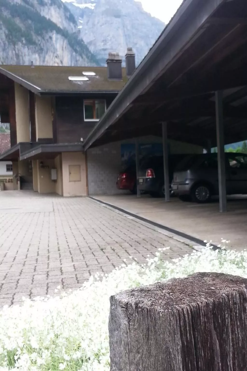 Gegenüber den Staubbach Wasserfällen-Outside