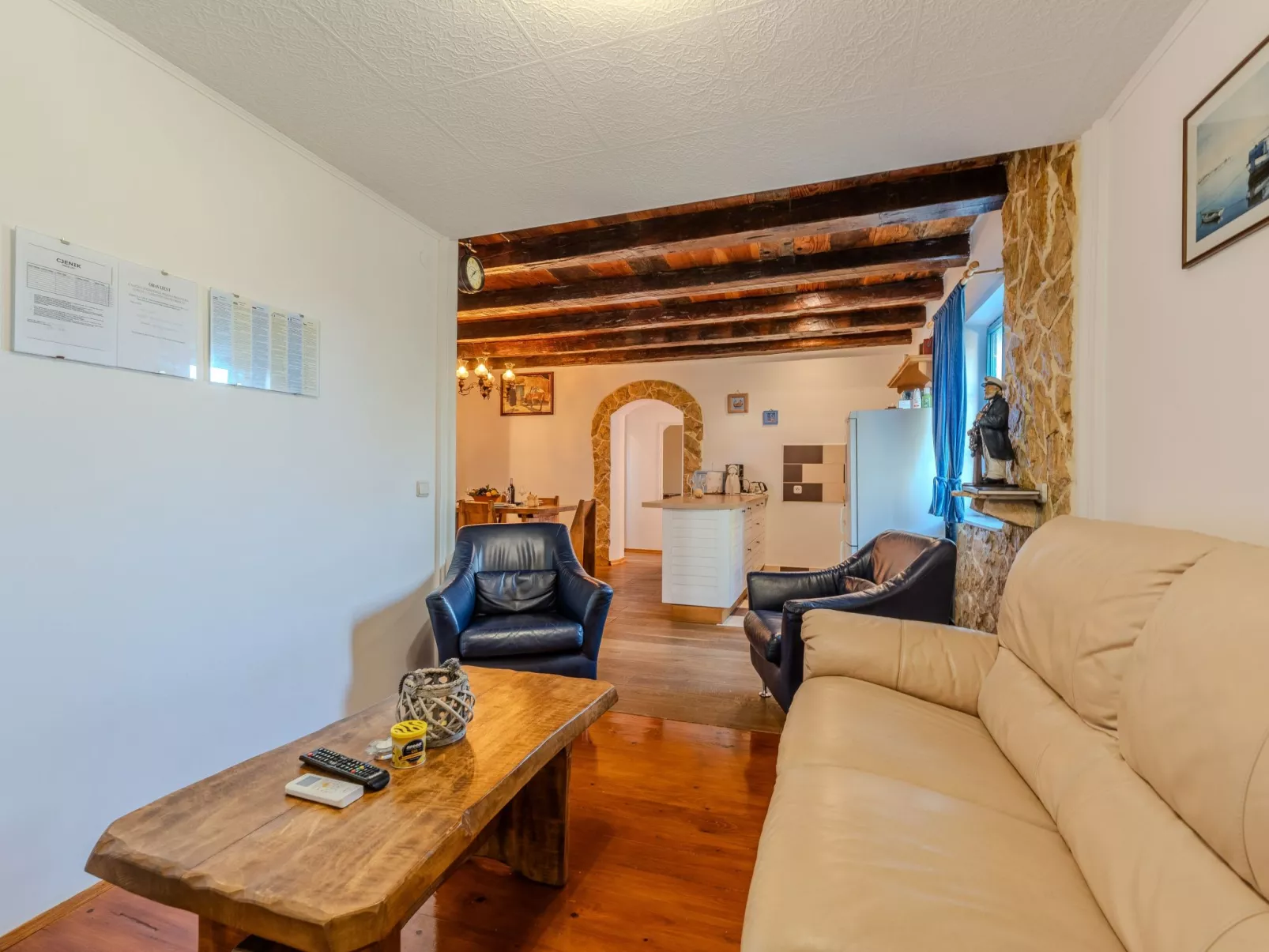 Heritage Stone House -T.A Leut Agency-Drinnen