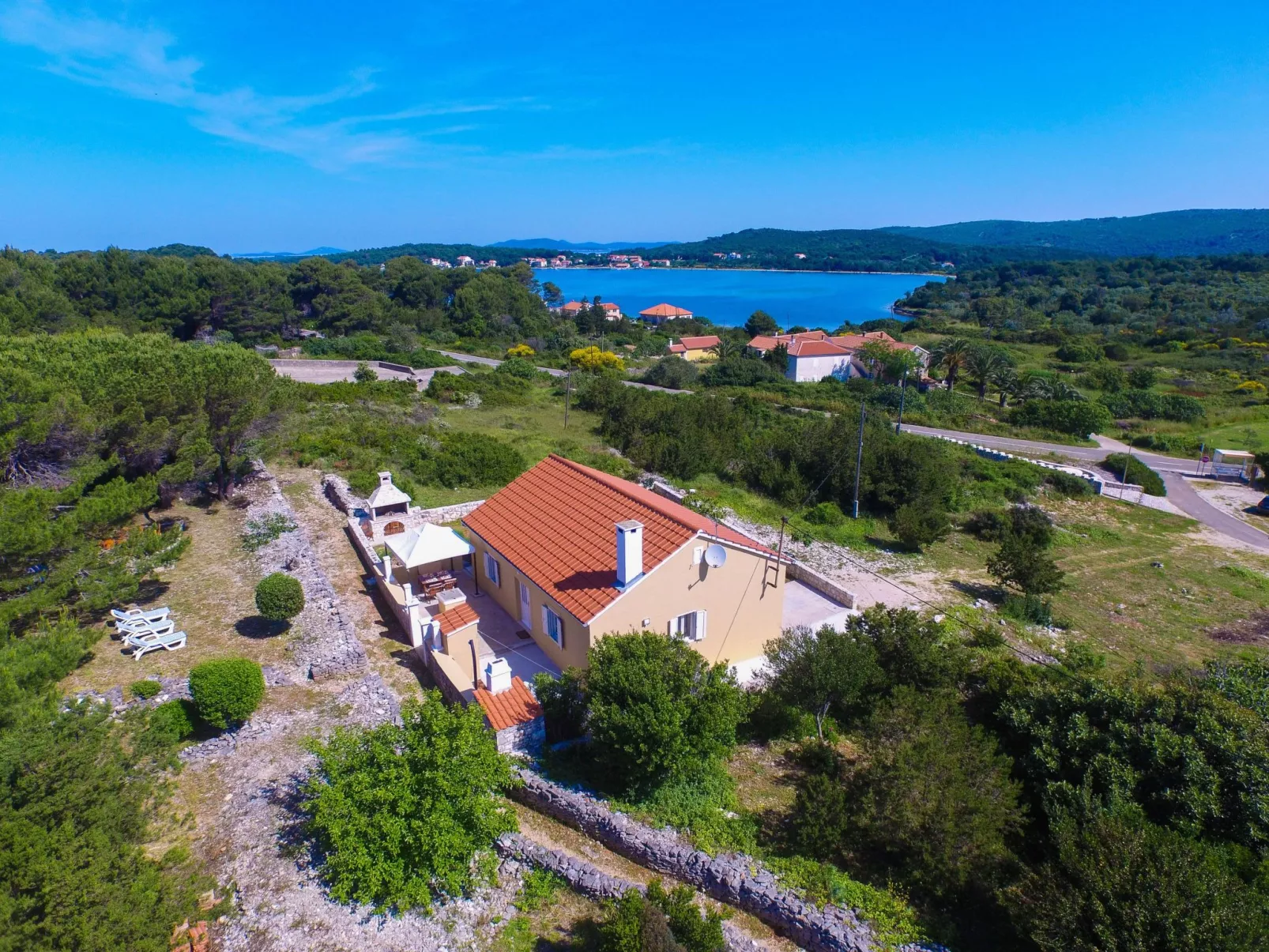 "Sakarun" mit Blick auf das Wasser-Image-tags.info