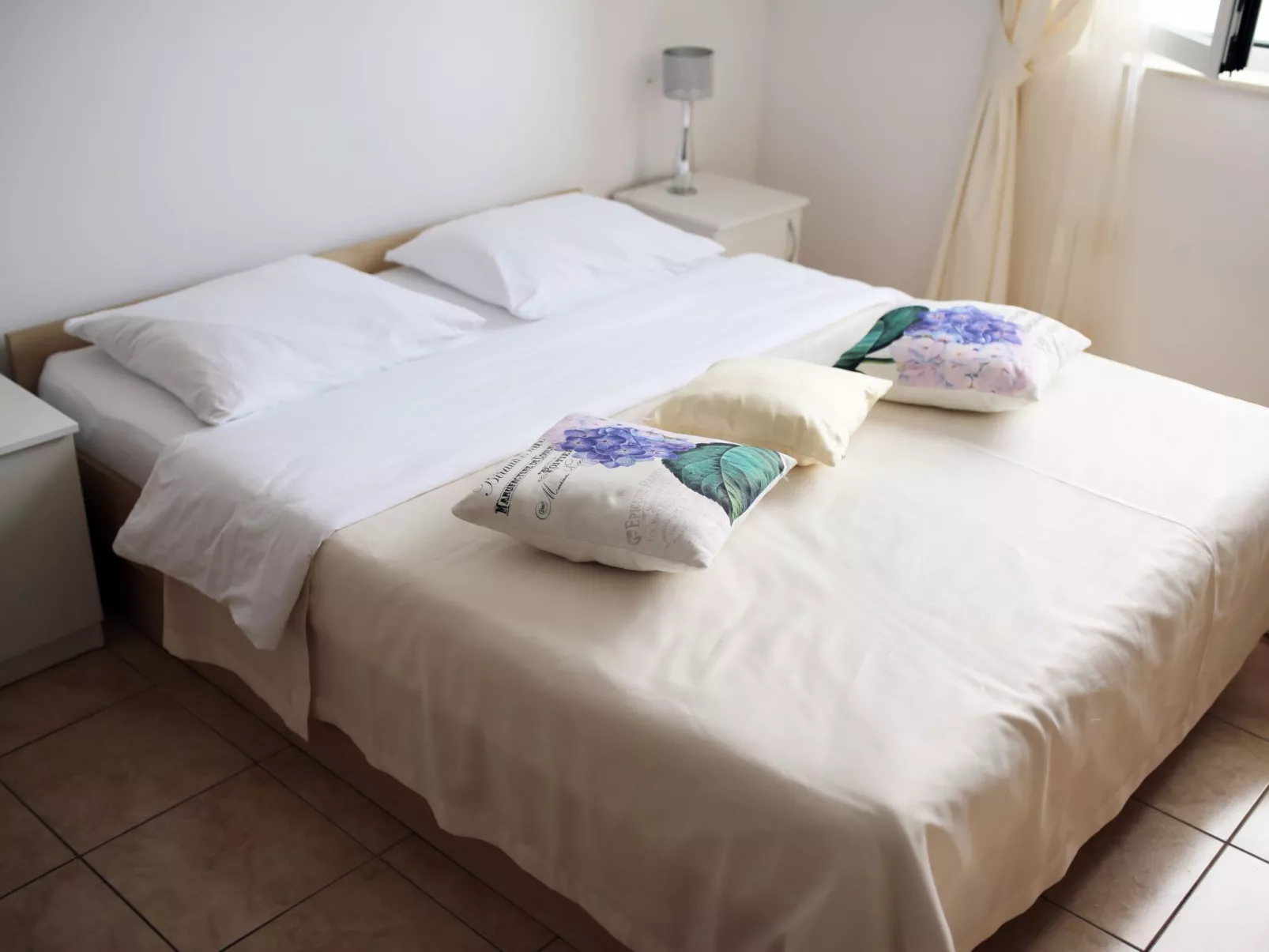 Duplex-Apartment mit Blick auf das Meer und den Garten-Drinnen