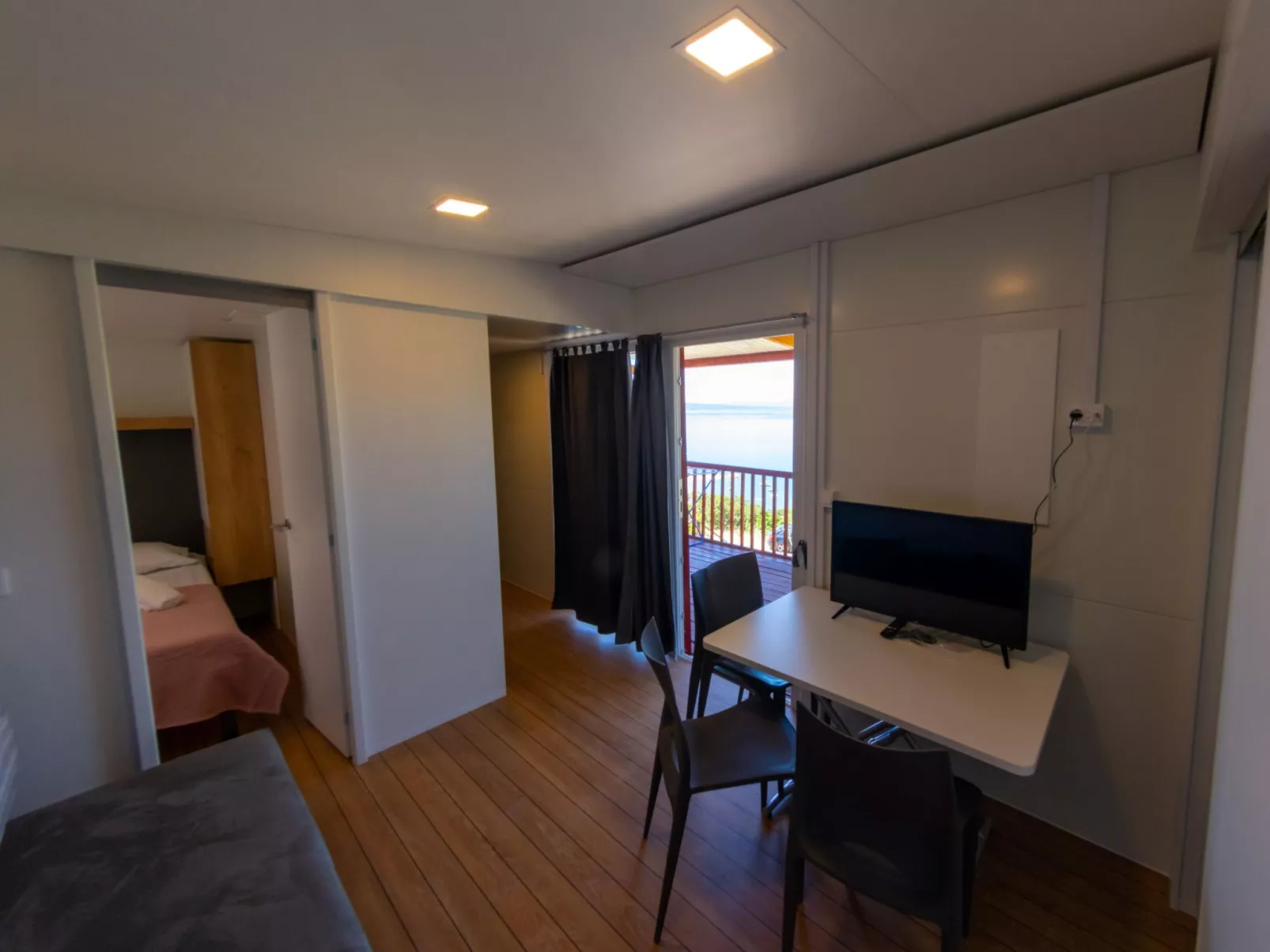 Mobilheim "Adria Family" mit Pool-Inside