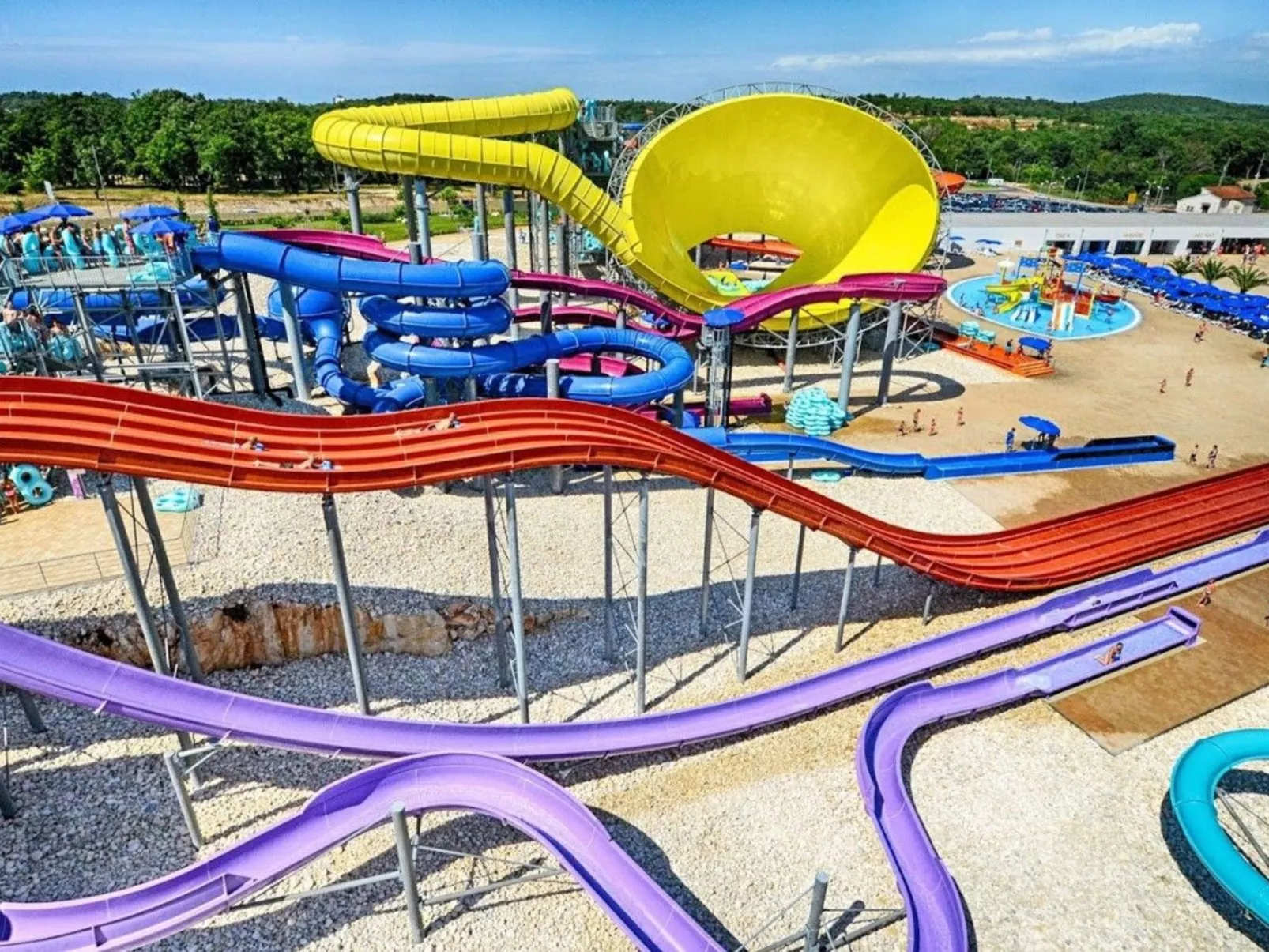 Villa Linet 5.-Draußen