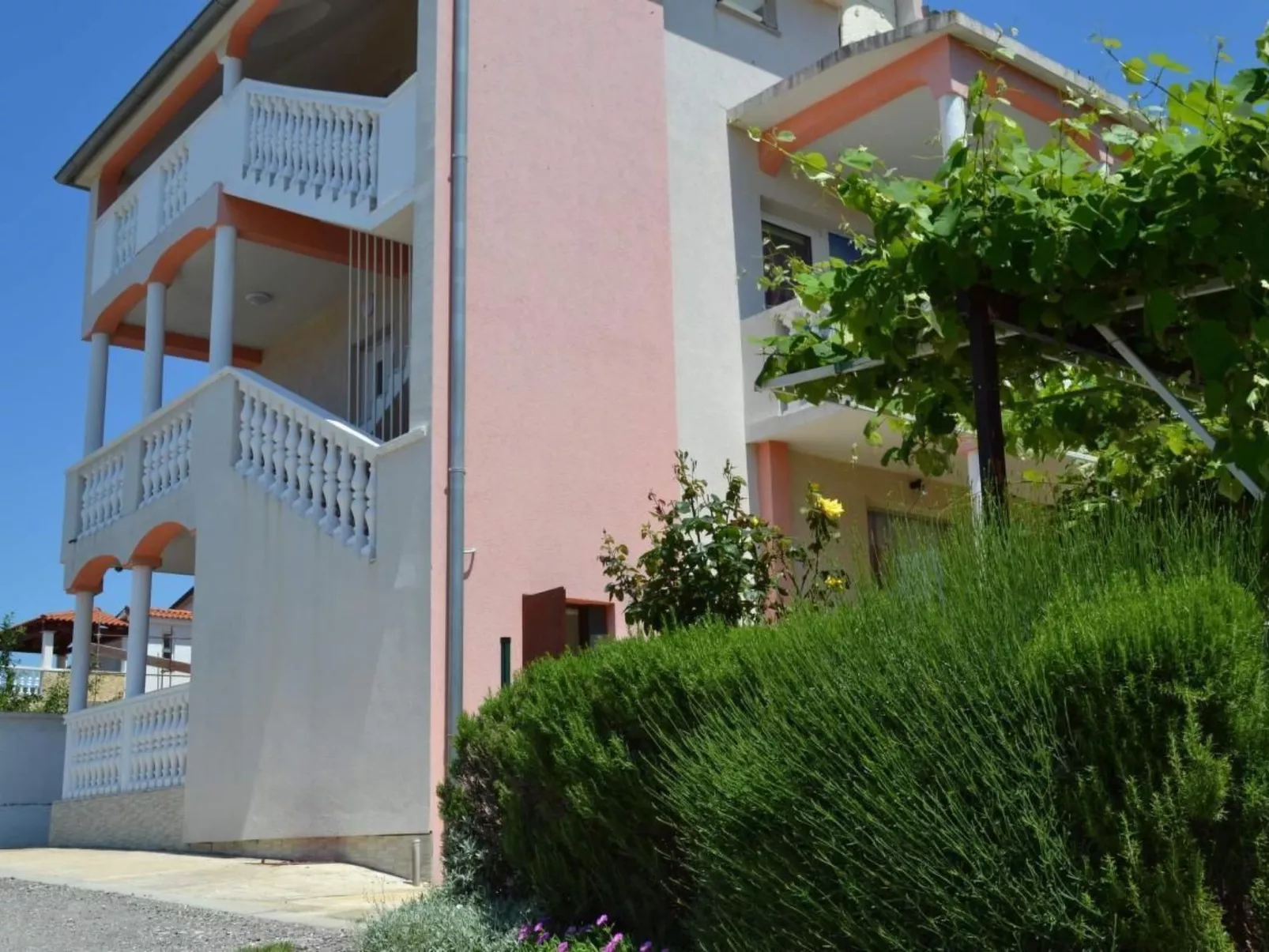 In Pula mit Grill, Terrasse und Garten-Dehors