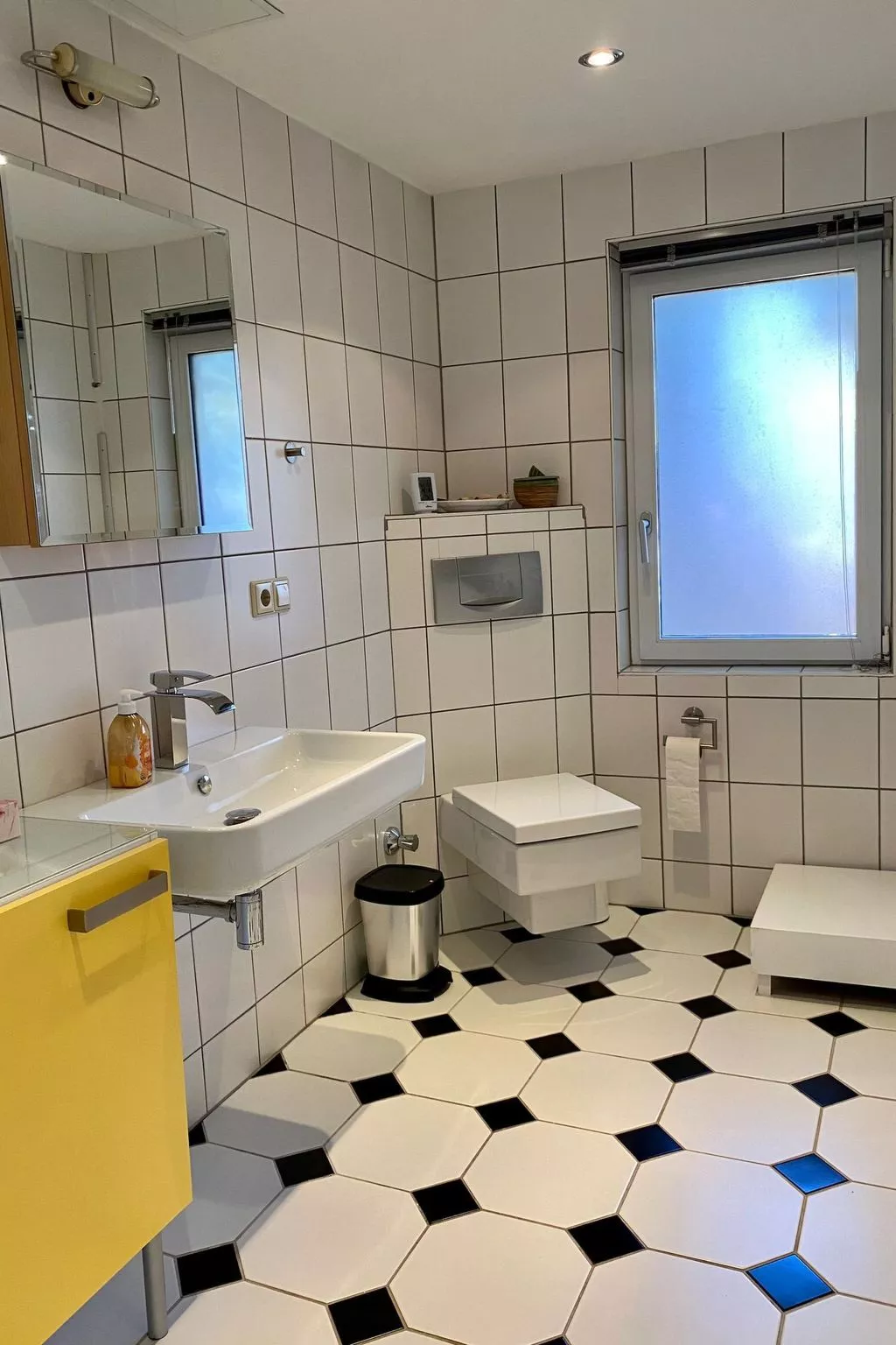 Haus mit Kunst-Drinnen