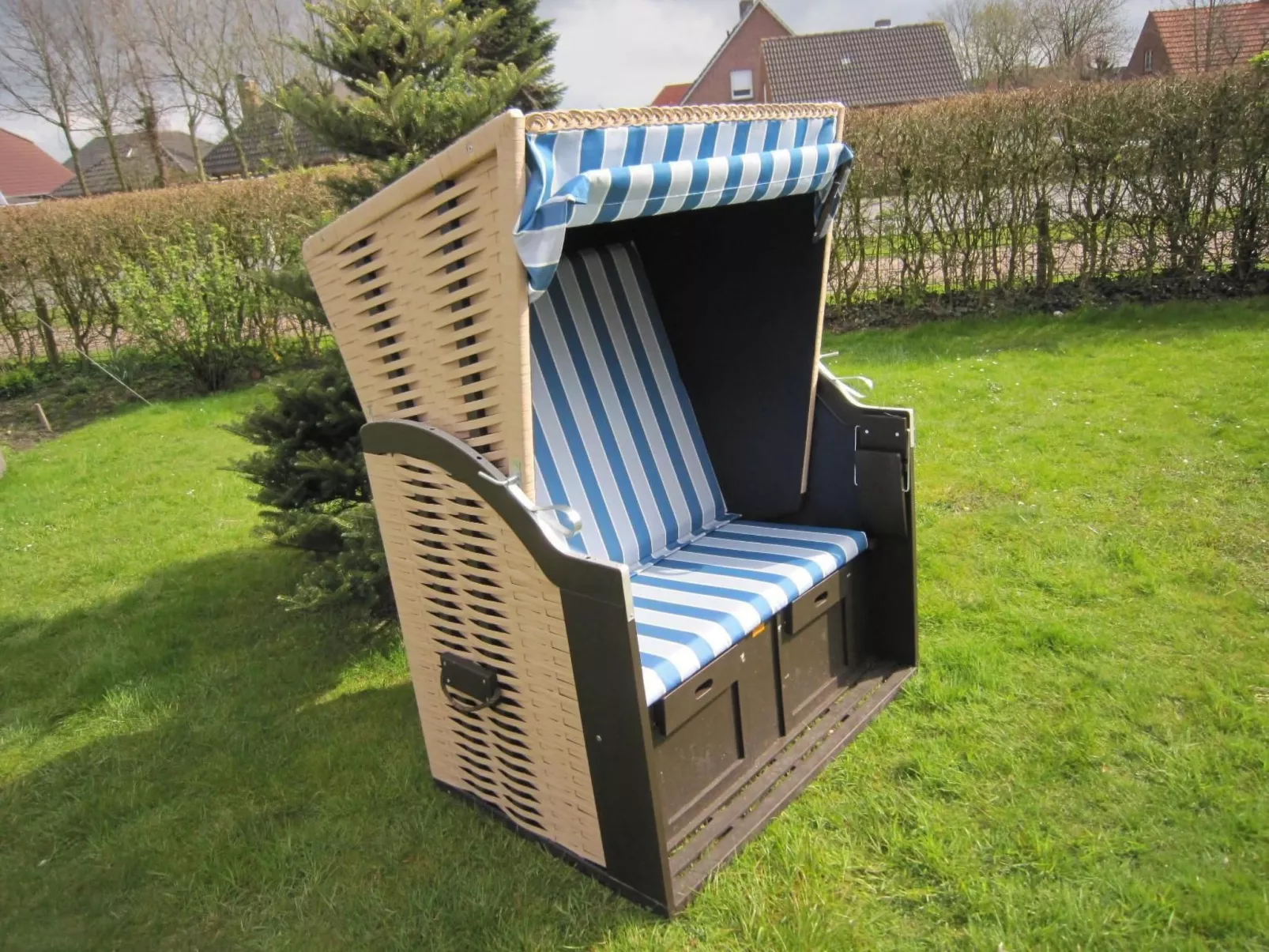 Mit Garten und Terrasse-Inside