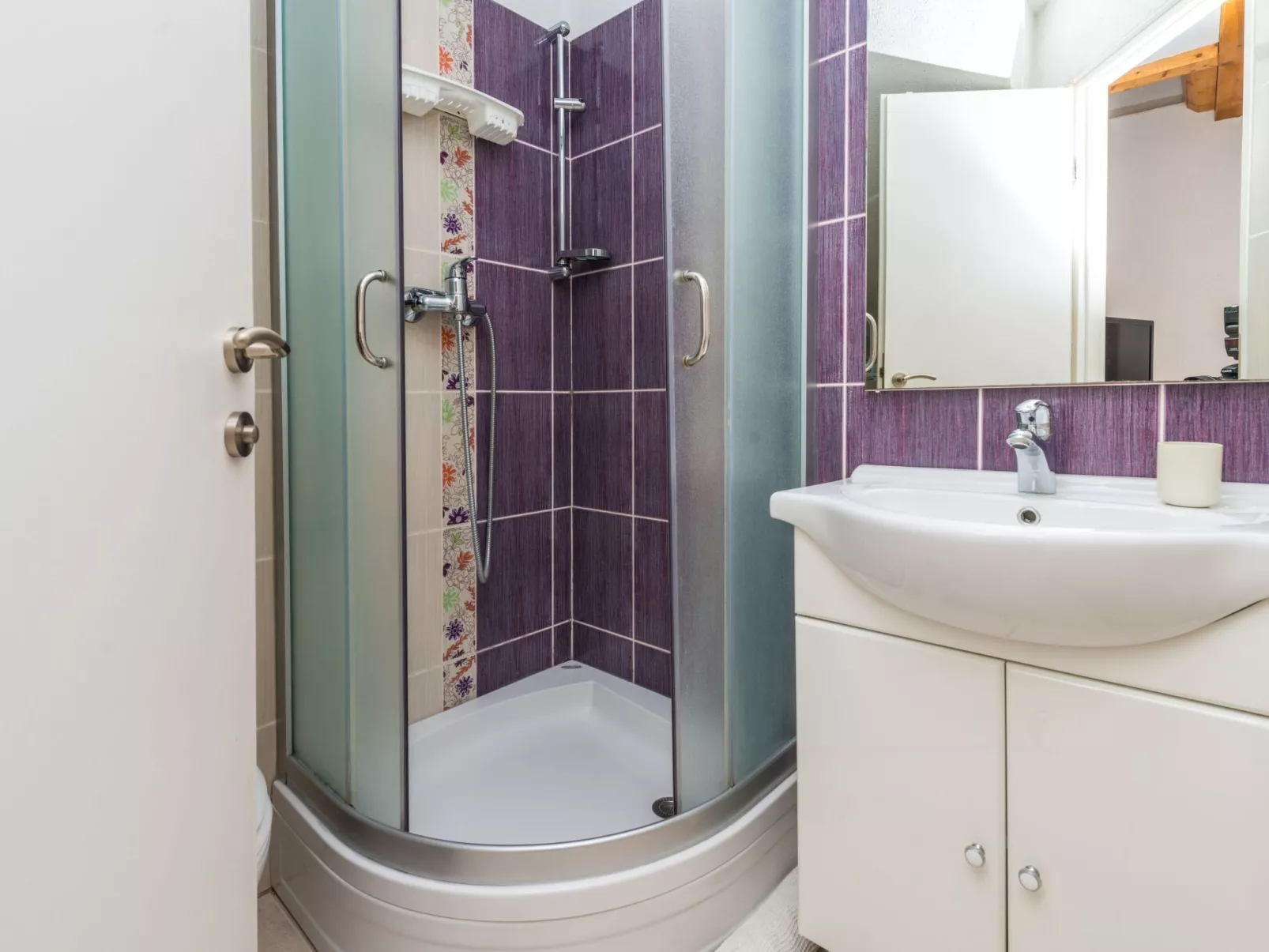 In Sukošan mit Privatem Garten-Dedans