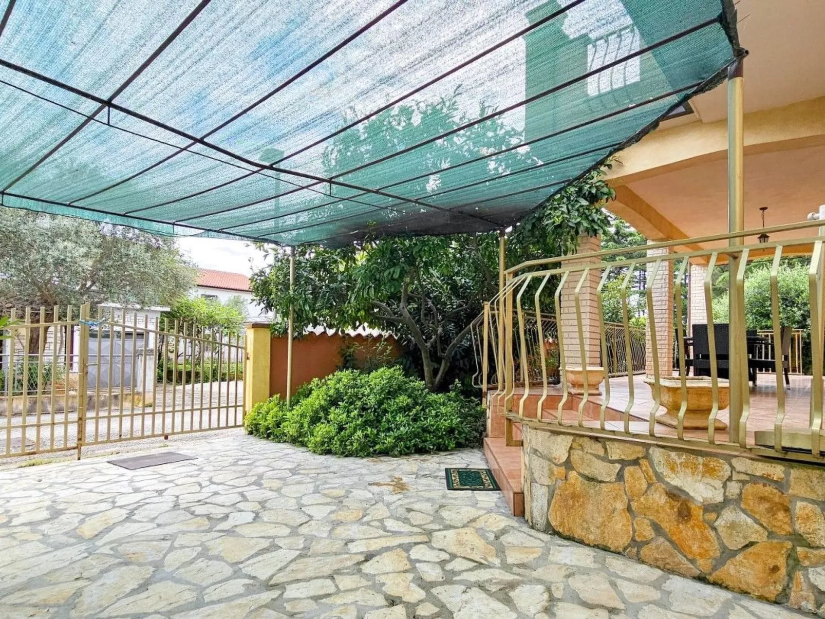 Schöne Ferienwohnung Romana-Draußen