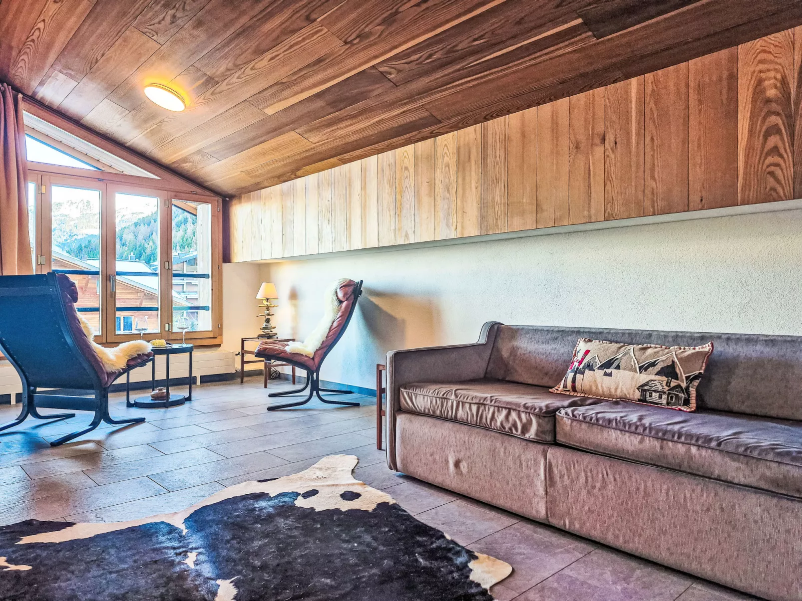 Les Genets 167D-Inside