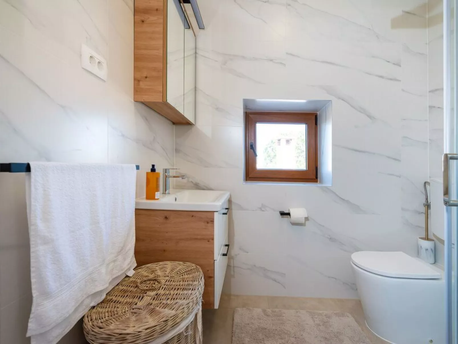 Mit Jacuzzi-TA Leut Agency-Inside