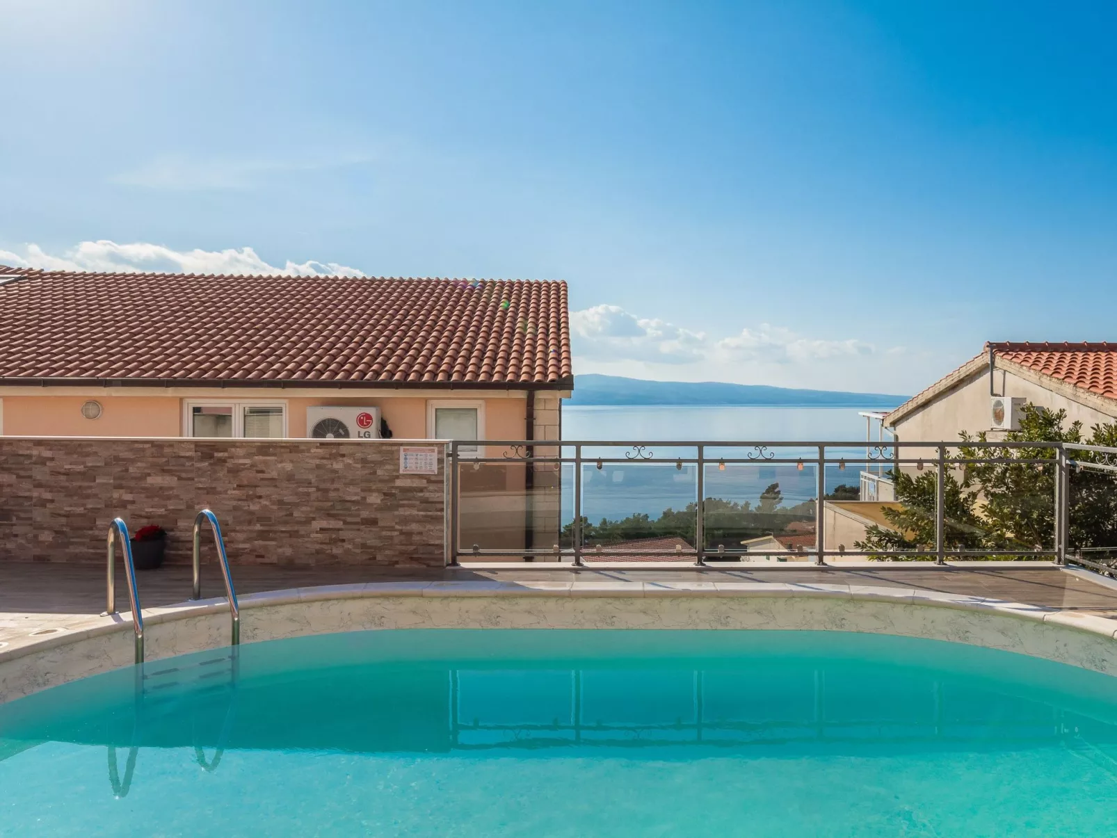 Für 12 Personen in Stanići, Dalmatien (Mitteldalmatien)-Draußen