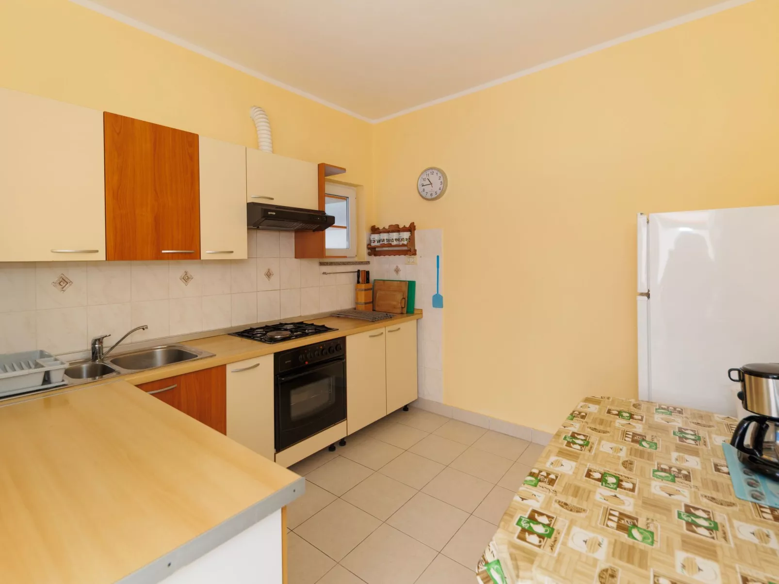 "Zara" mit Blick auf das Wasser-Dedans