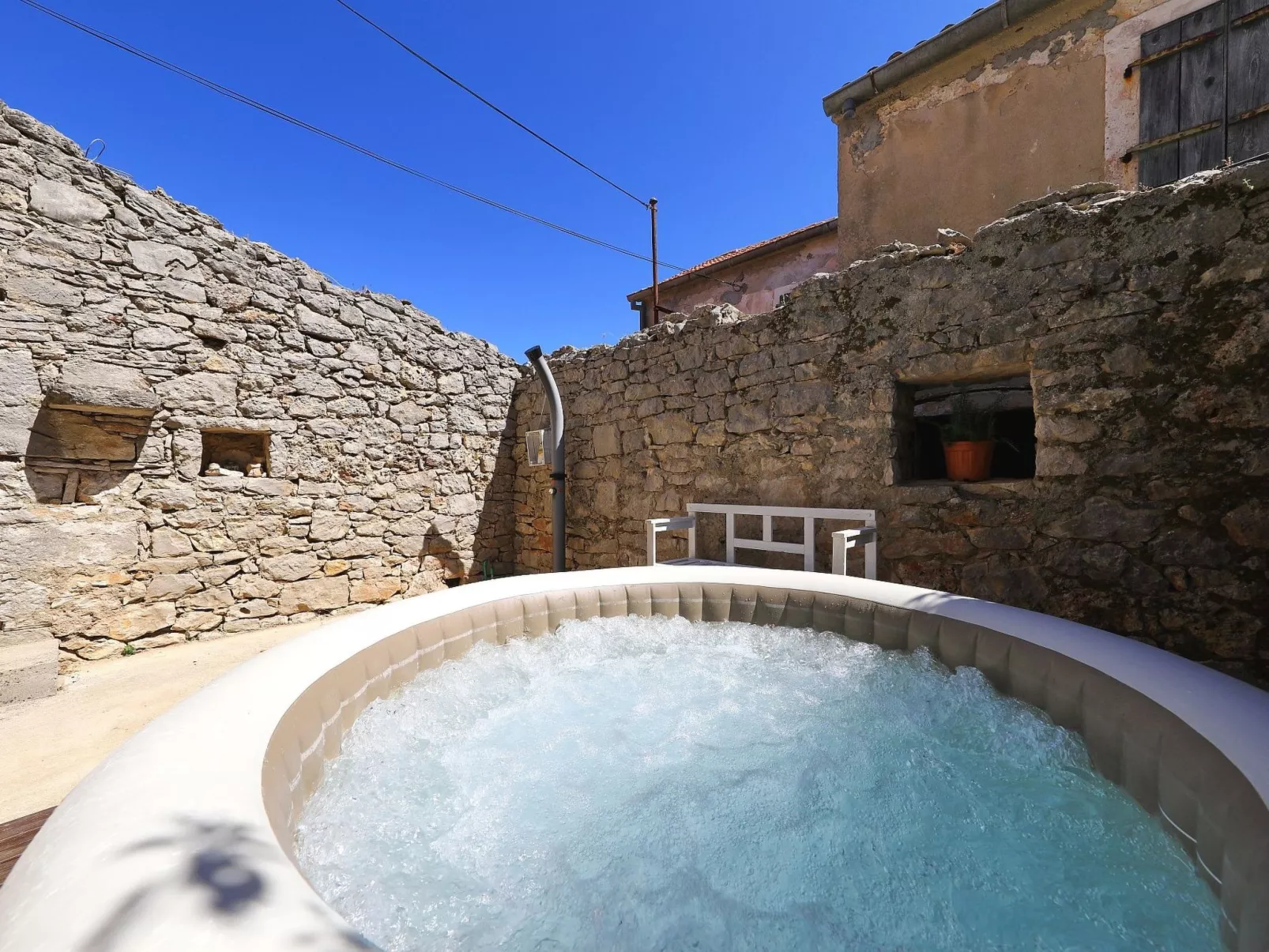 Stara frajla - Dehors