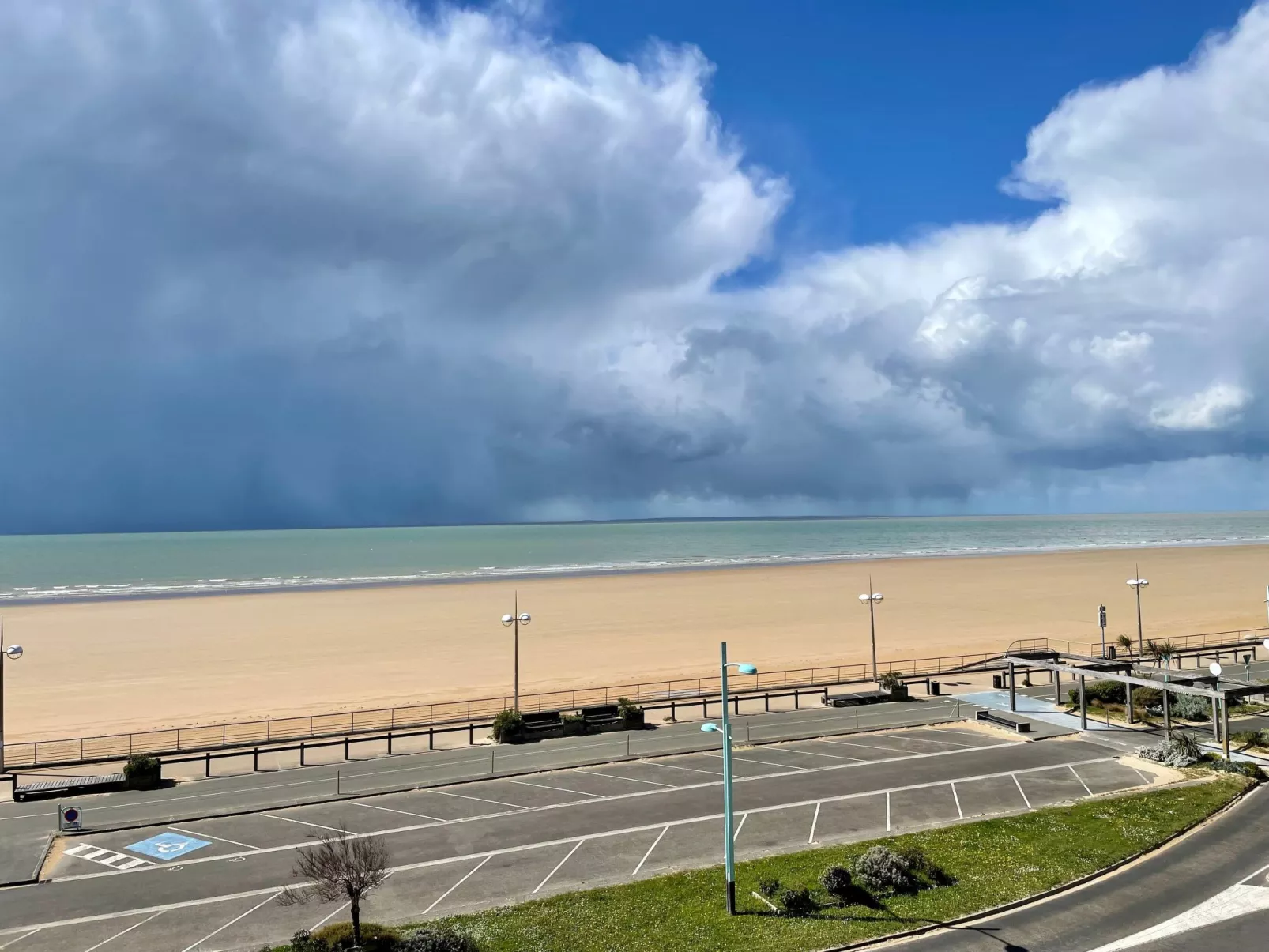 APPARTEMENT GRAND BALCON FACE MER WIFI GRATUIT-Outside