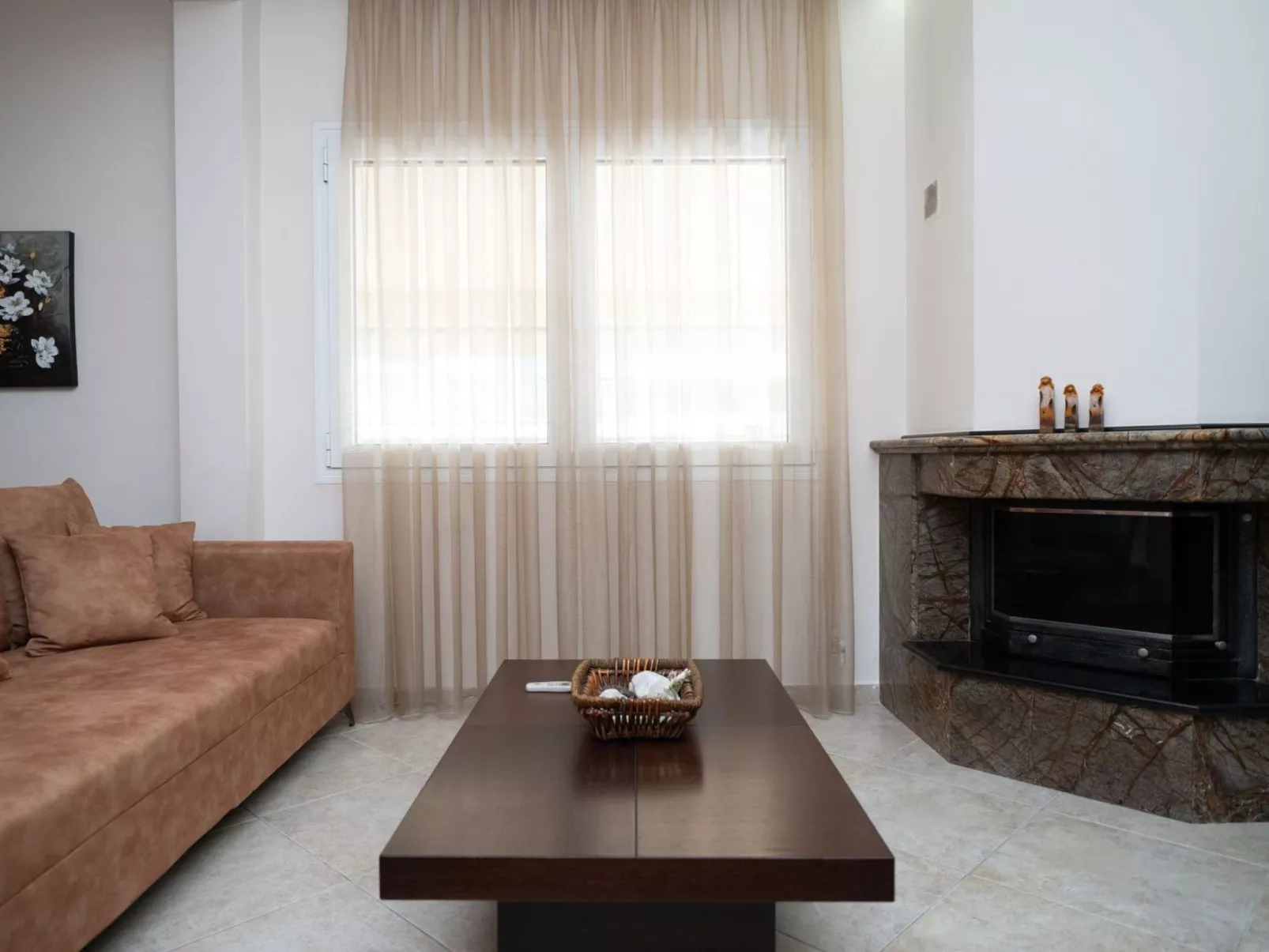 Unknown Accommodation-Dedans