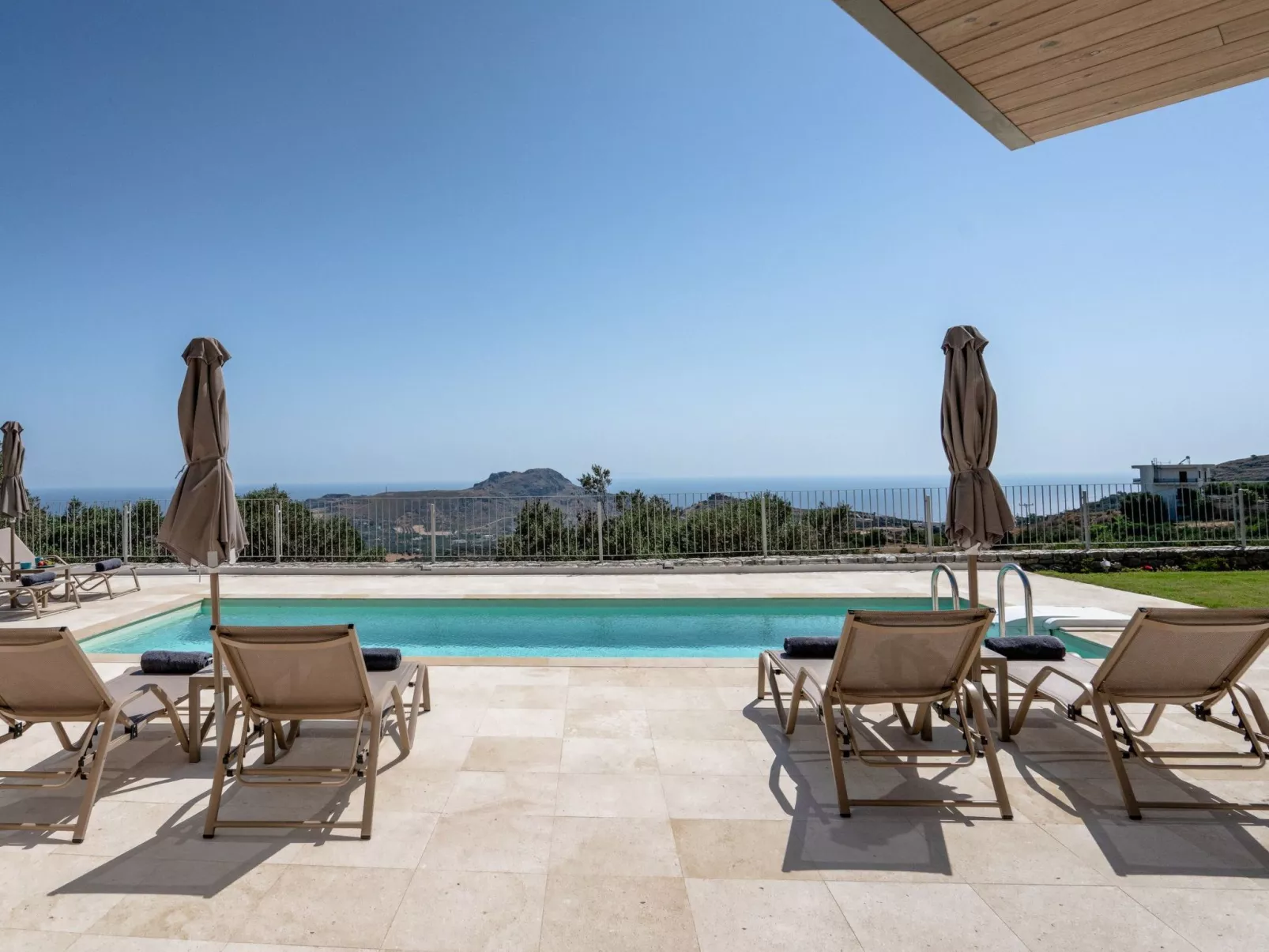 Aloni-Villa-Draußen