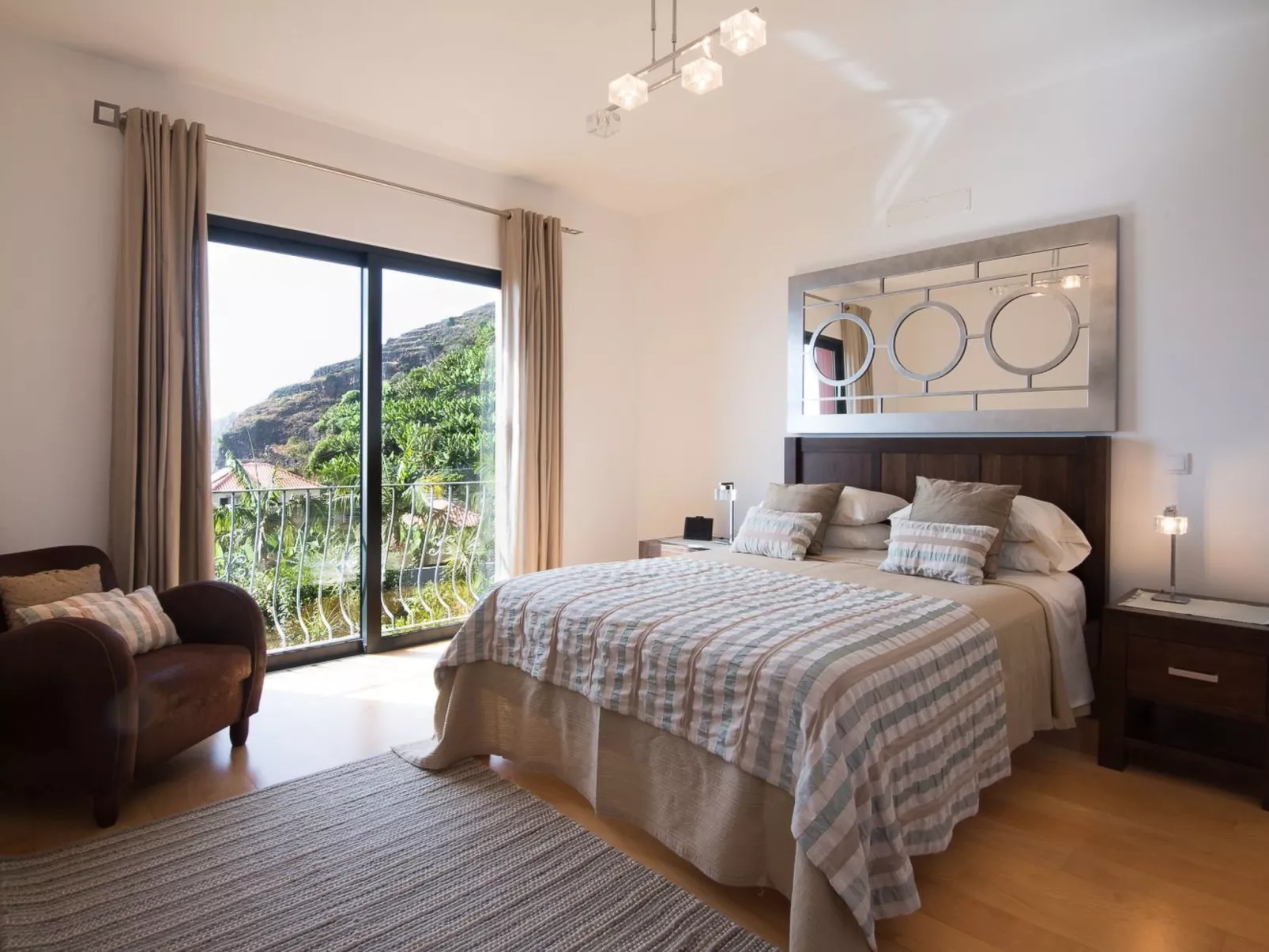 Ferienvilla mit Infinity Pool-Inside