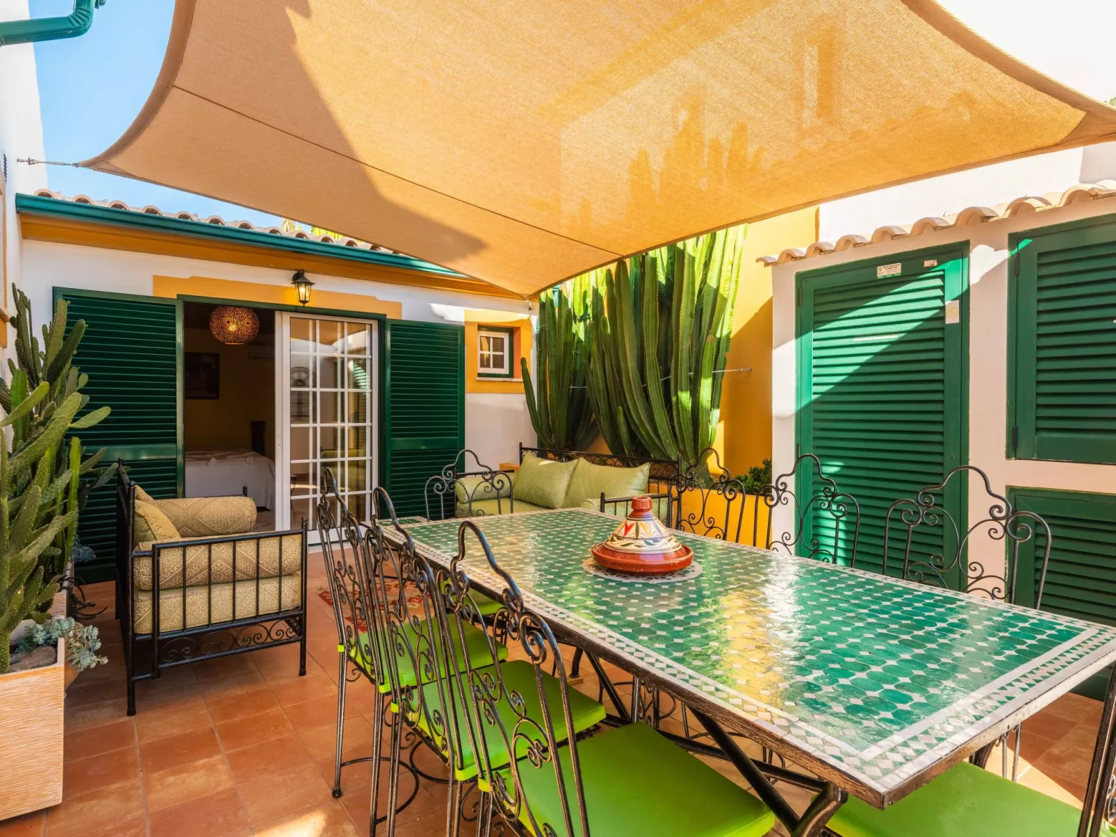 Feriendorf "Riad Serpa Galé". - Drinnen