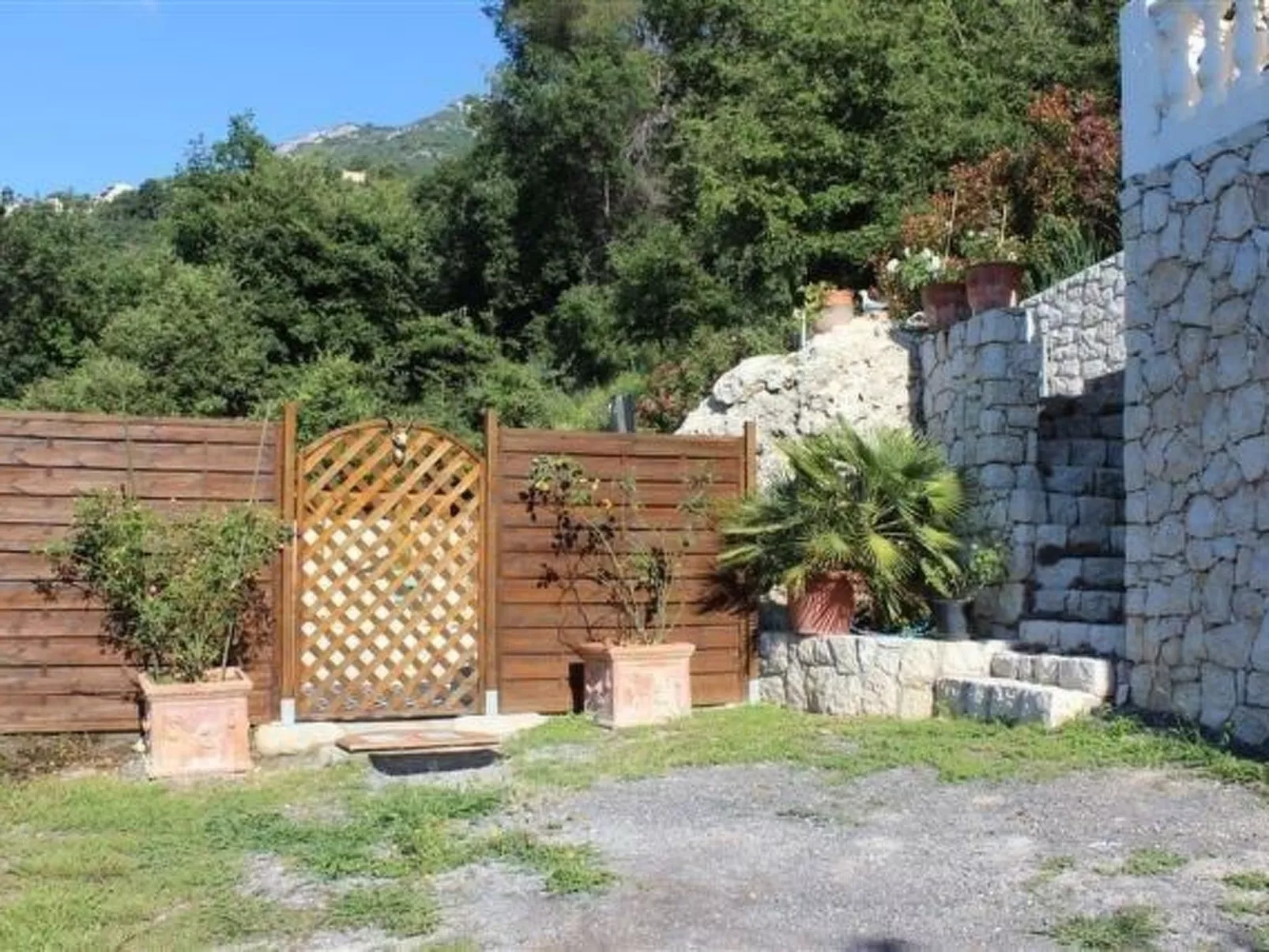 "Rocabel" mit Blick auf das Wasser-Inside