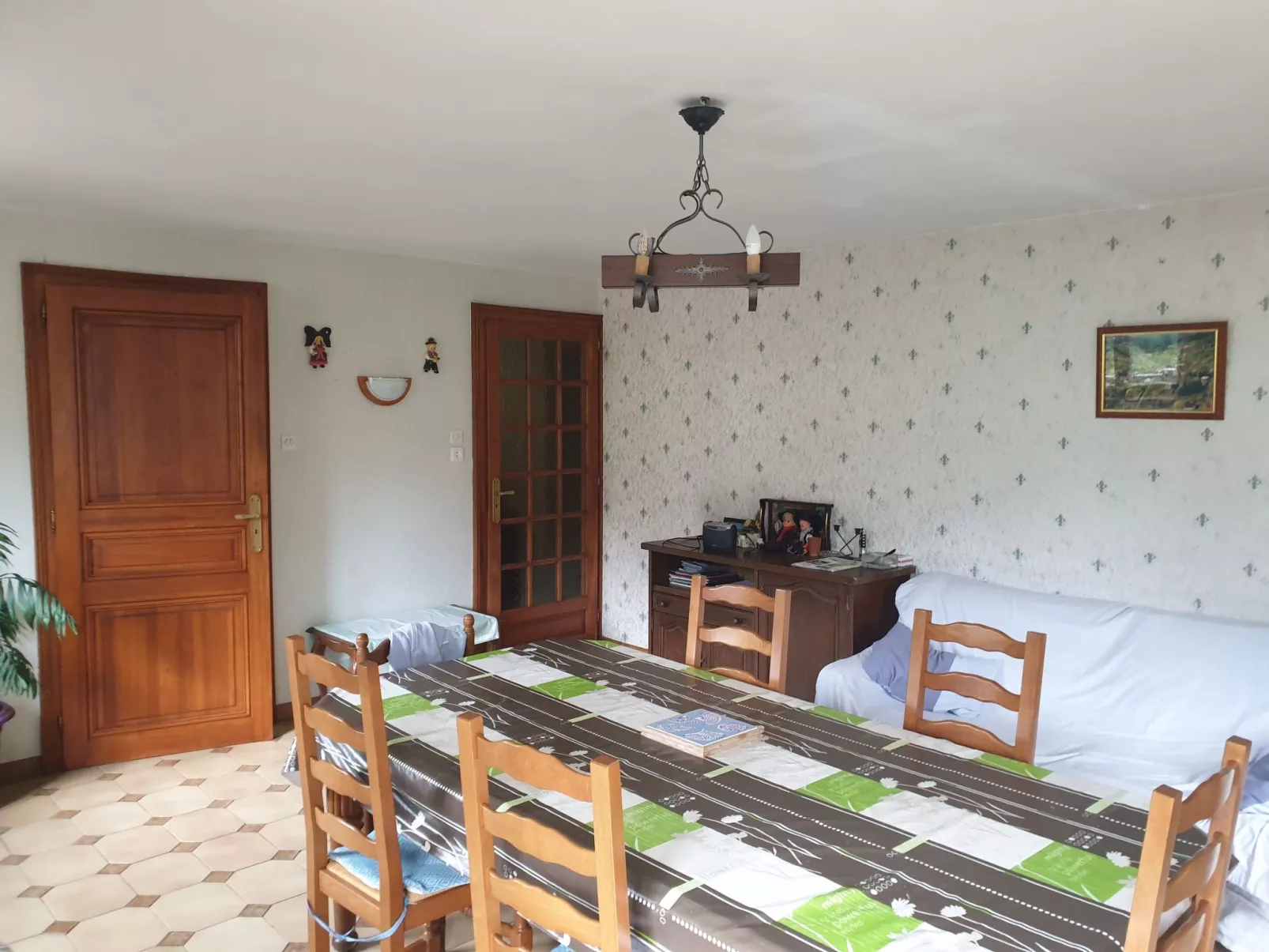 Mit Balkon, Garten und Talblick-Drinnen