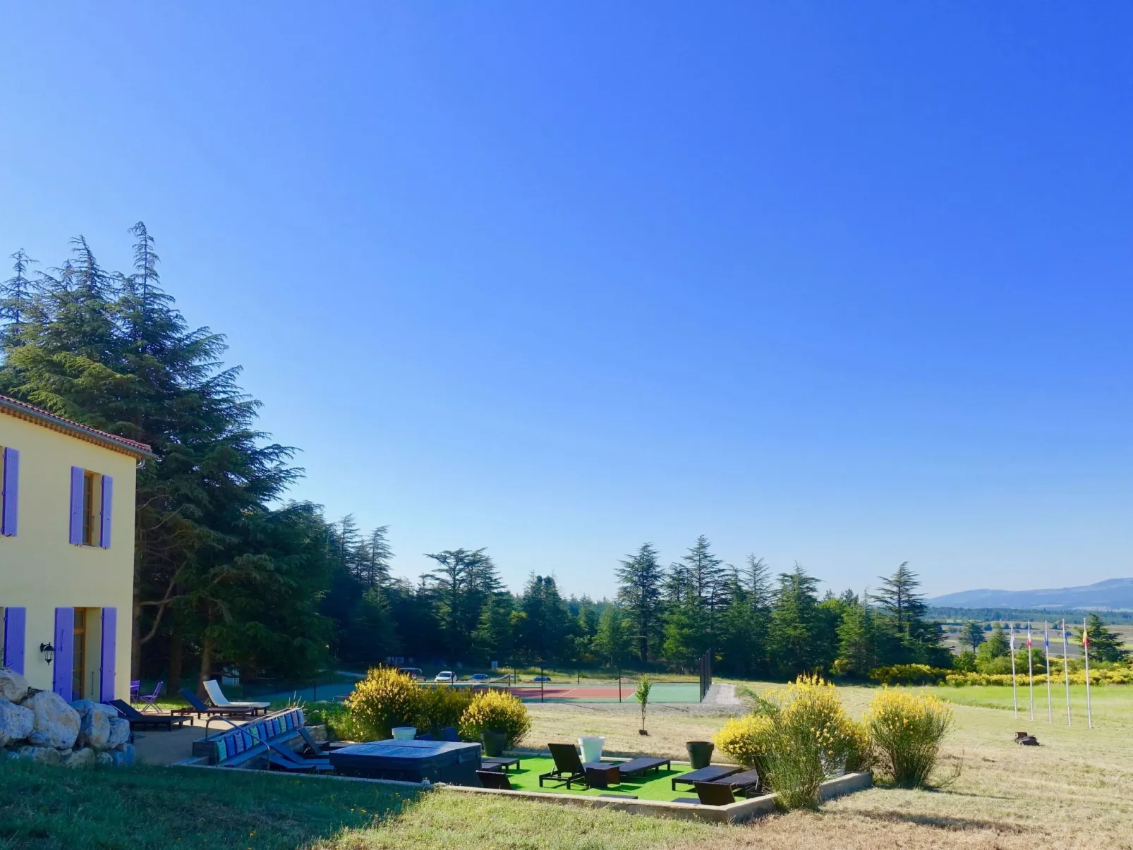 Genießen Sie die Ruhe und den Frieden der Provence-Drinnen