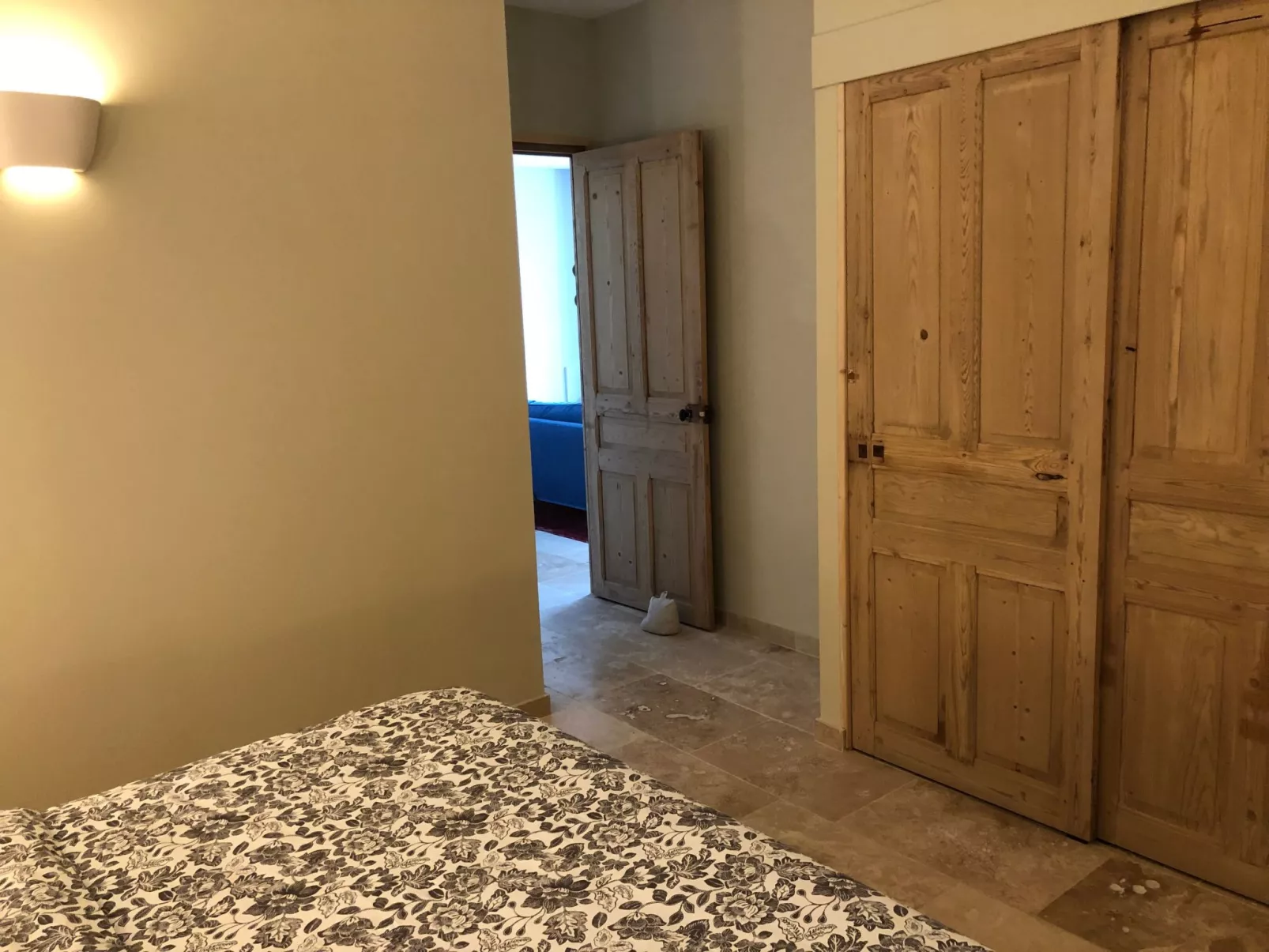 Maison Carrée-Drinnen