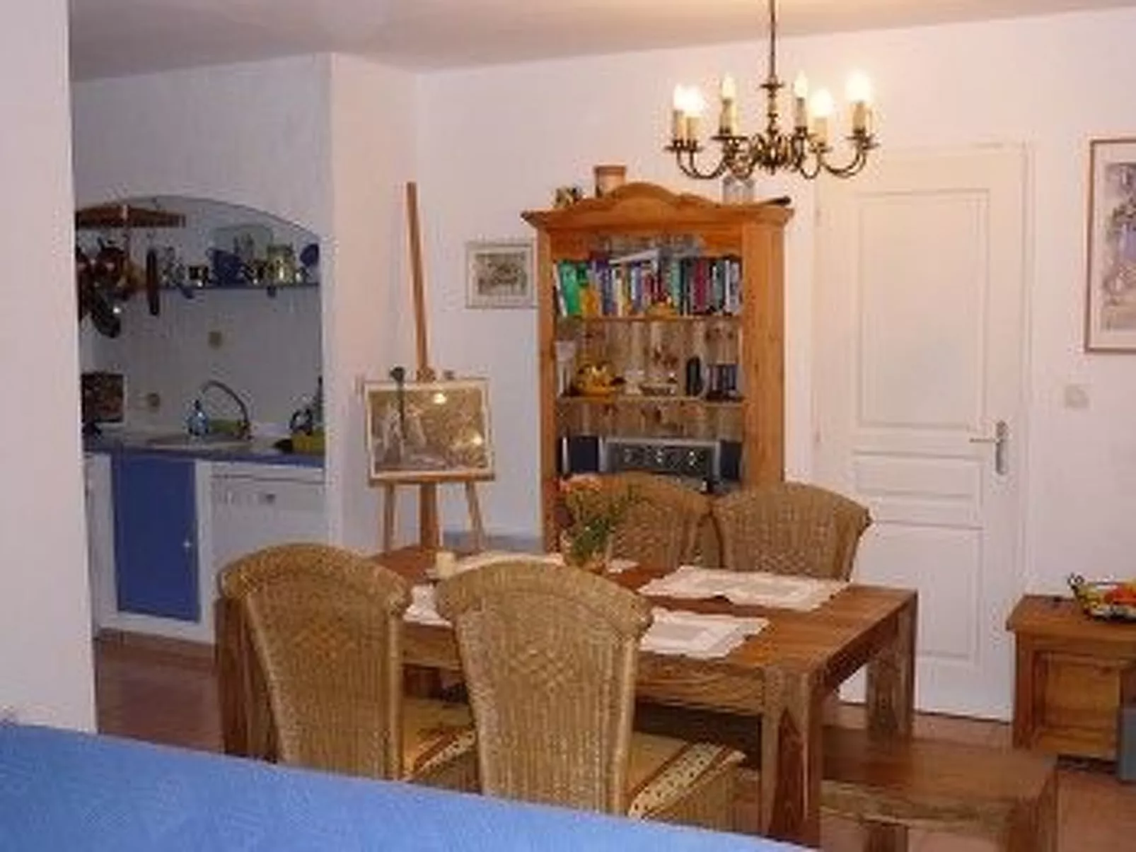 Komfortables Ferienhaus mit Gemeinschaftspool-Drinnen