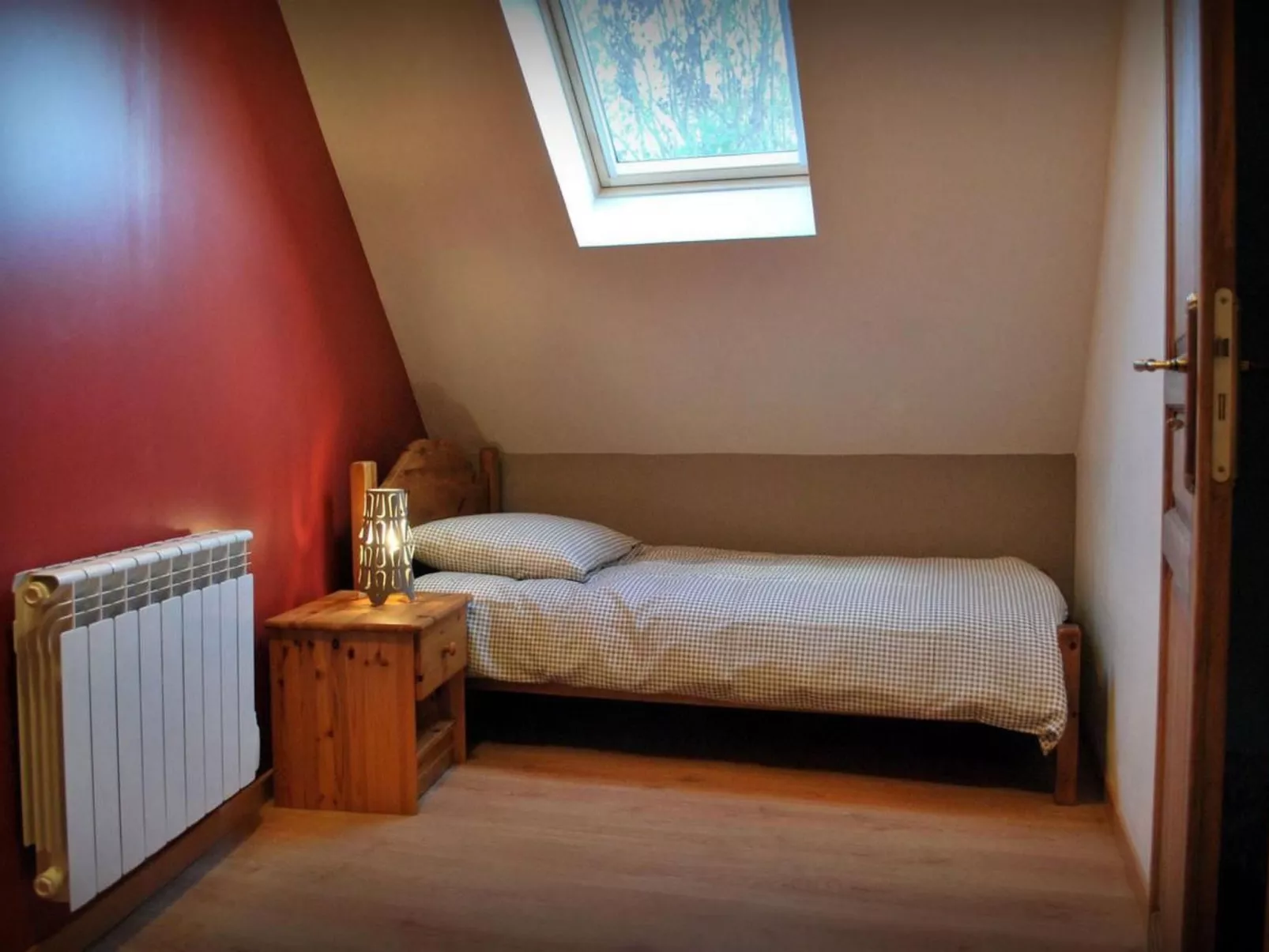 Liebevoll renoviertes Ferienhaus als Teil eines kleinen Bauernhauses mit abgesc-Drinnen