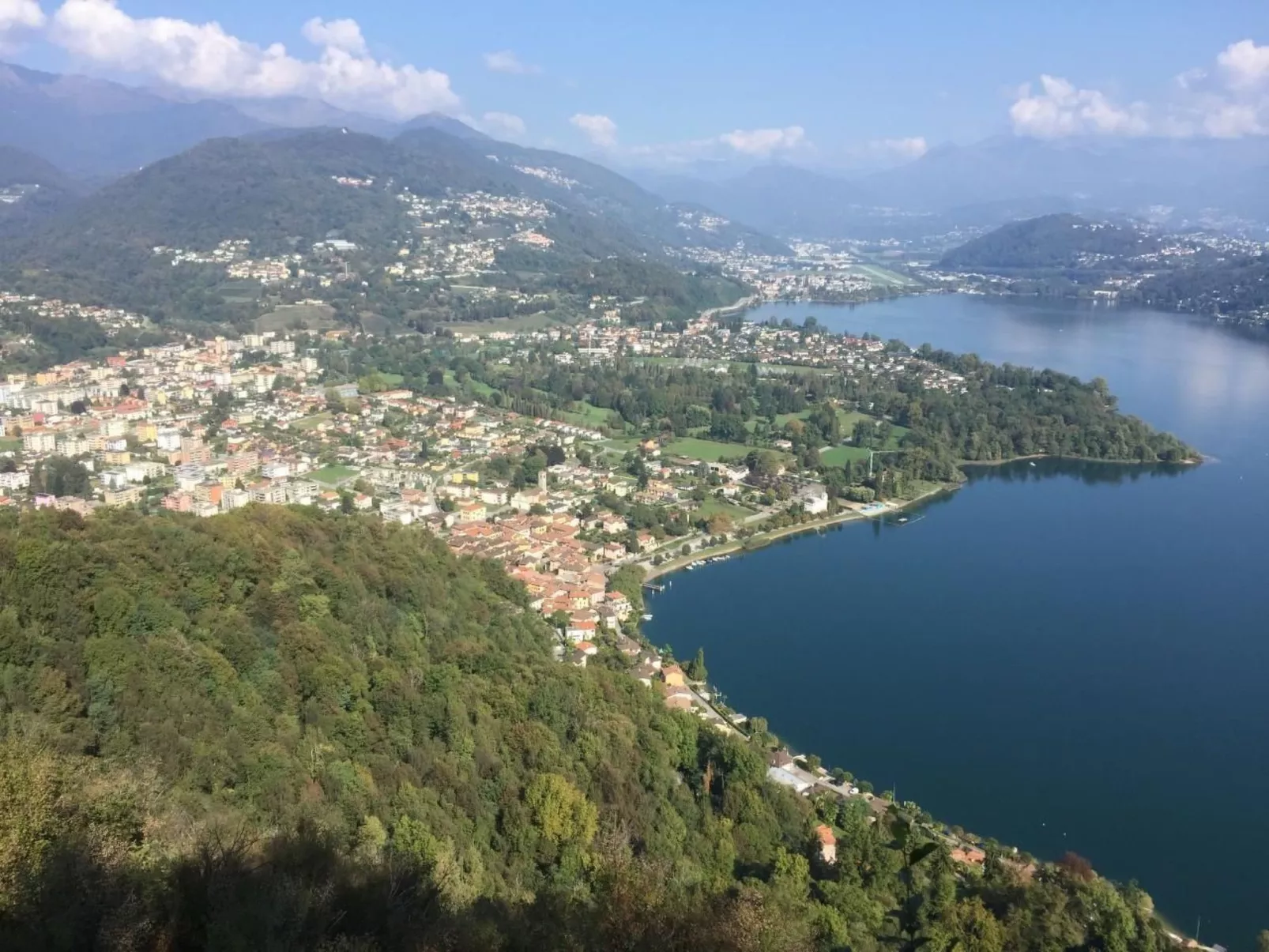 Gartenwohnung im Tessin mit Swimmingpool-Outside