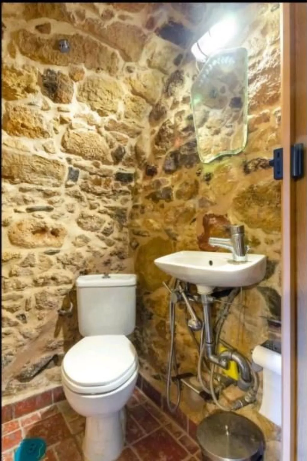 Mit Blick auf das Wasser-Drinnen