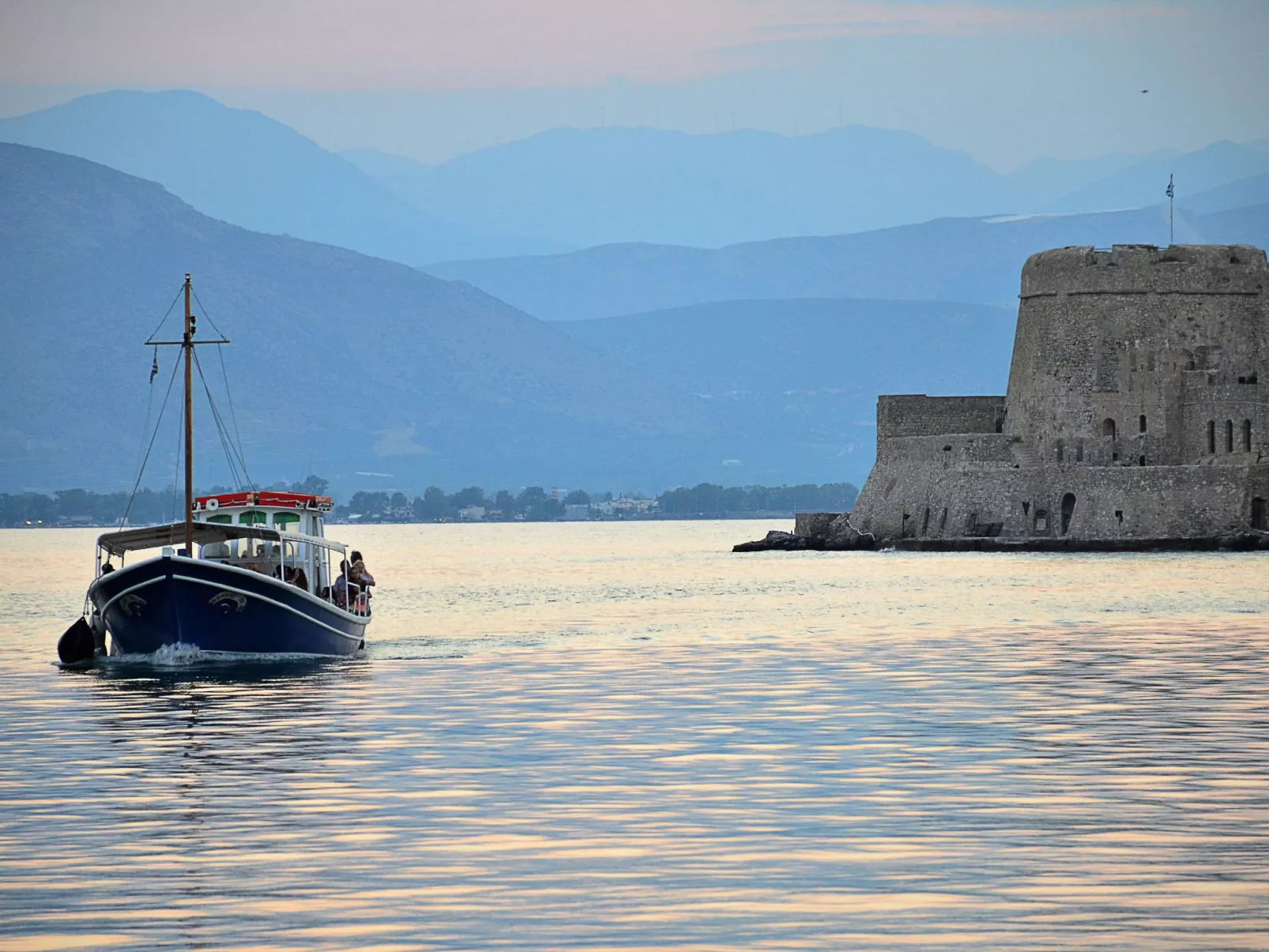 Schöne Ferienwohnung mit Meerblick in Kiveri-Dehors