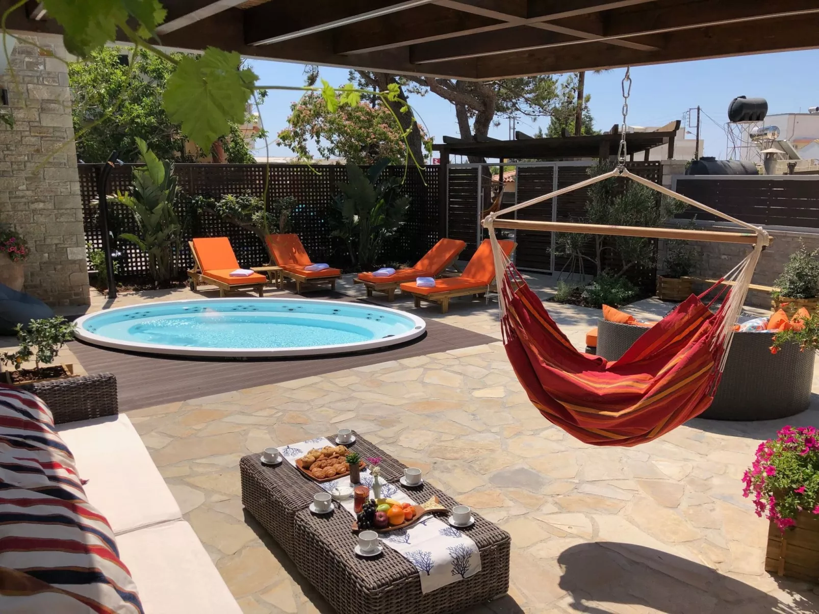 Lemonia für 6 Personen und 3 Kinder-Dedans