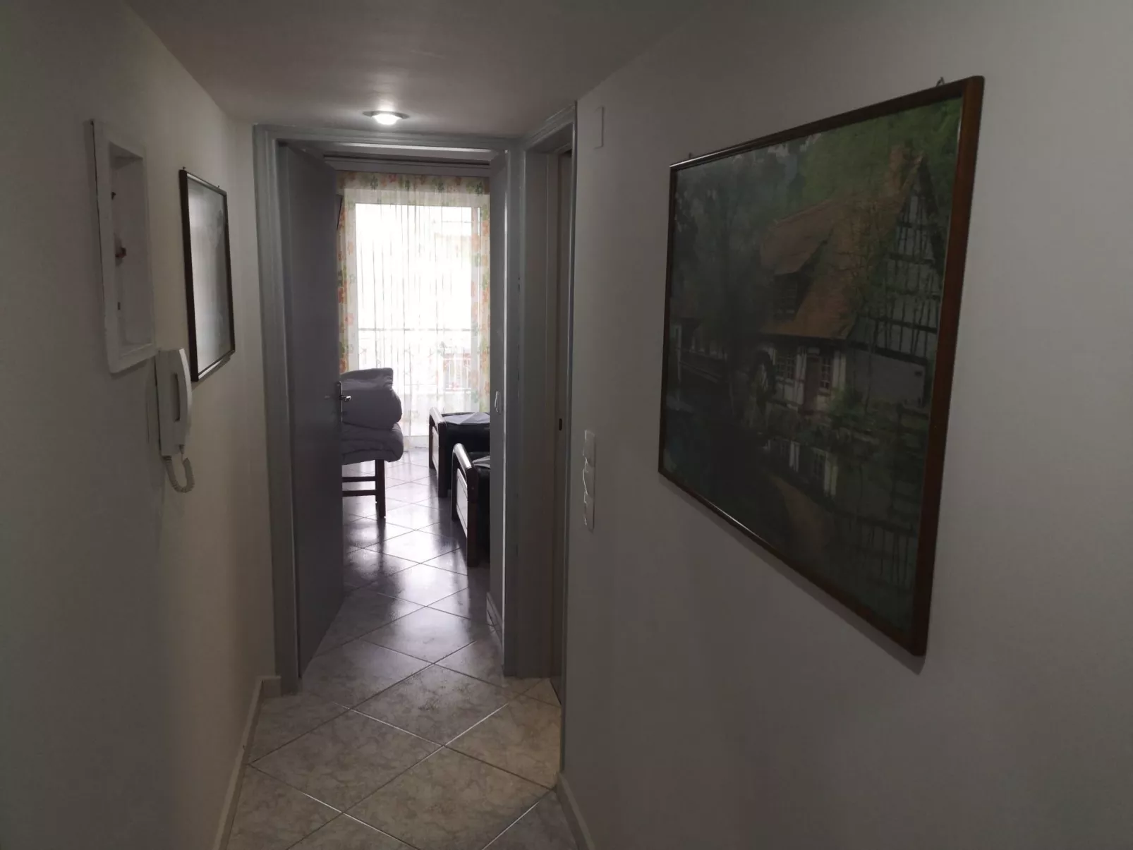 Mit Blick auf das Wasser-Inside