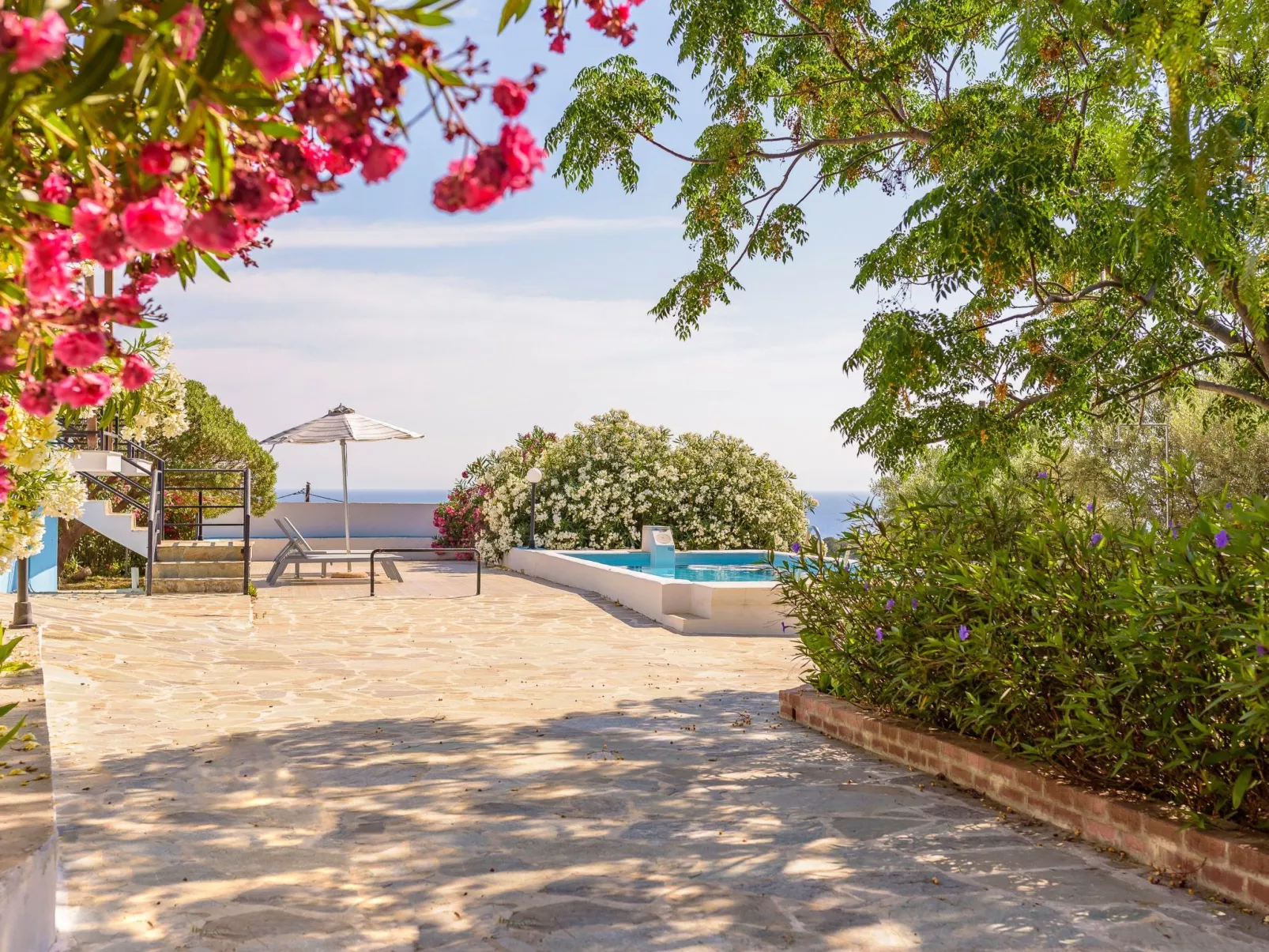 "Blue Villa"-Draußen