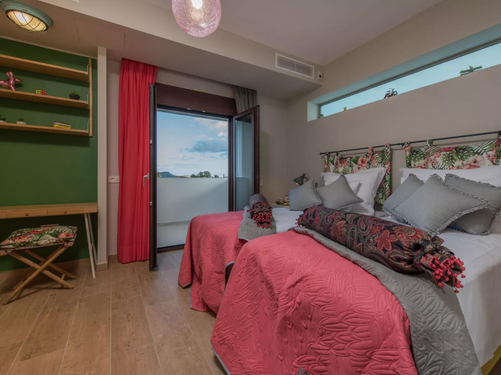 In Arkadii mit Außenpool-Drinnen