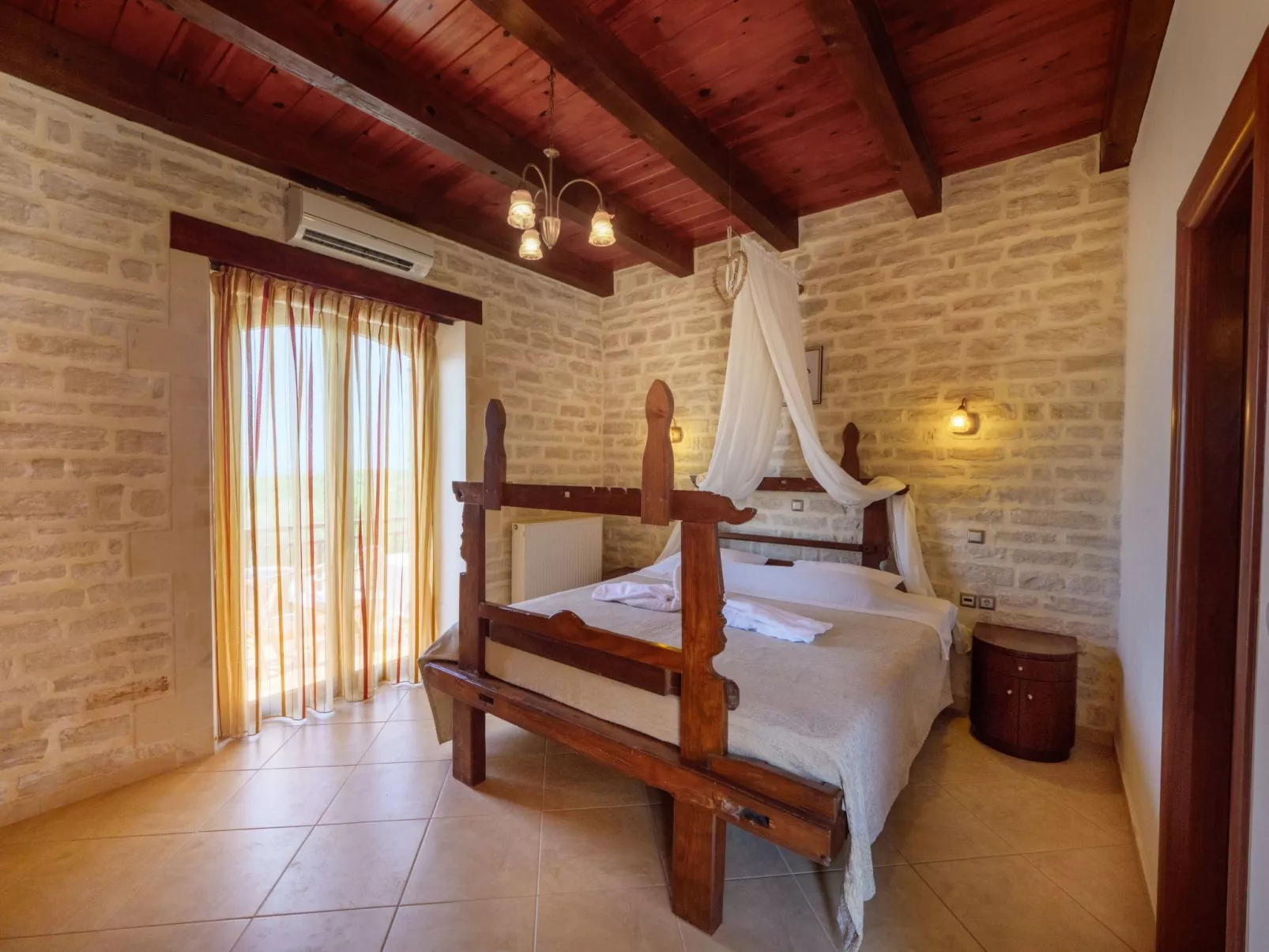 Familienfreundliche Villa mit Pool, BBQ, Kinderbereich-Inside