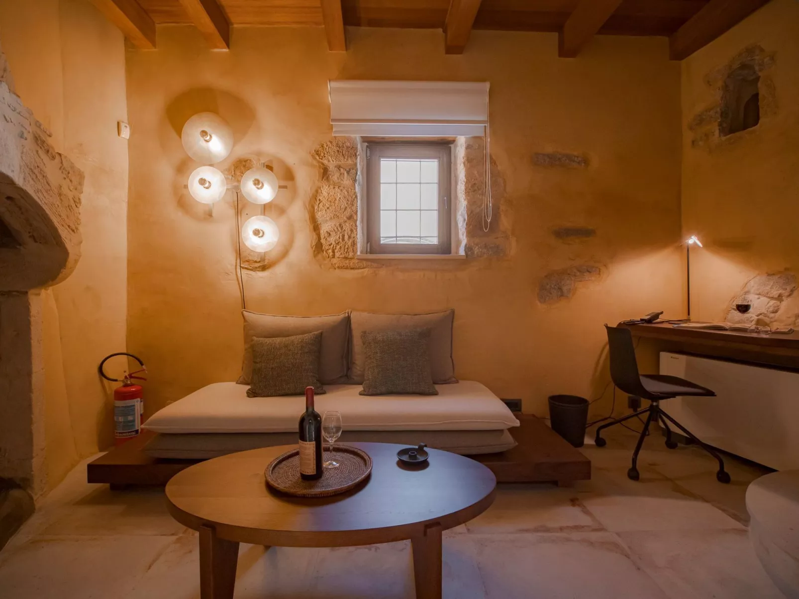 Santa Veneranda von Checkin Trikamaro - Drinnen