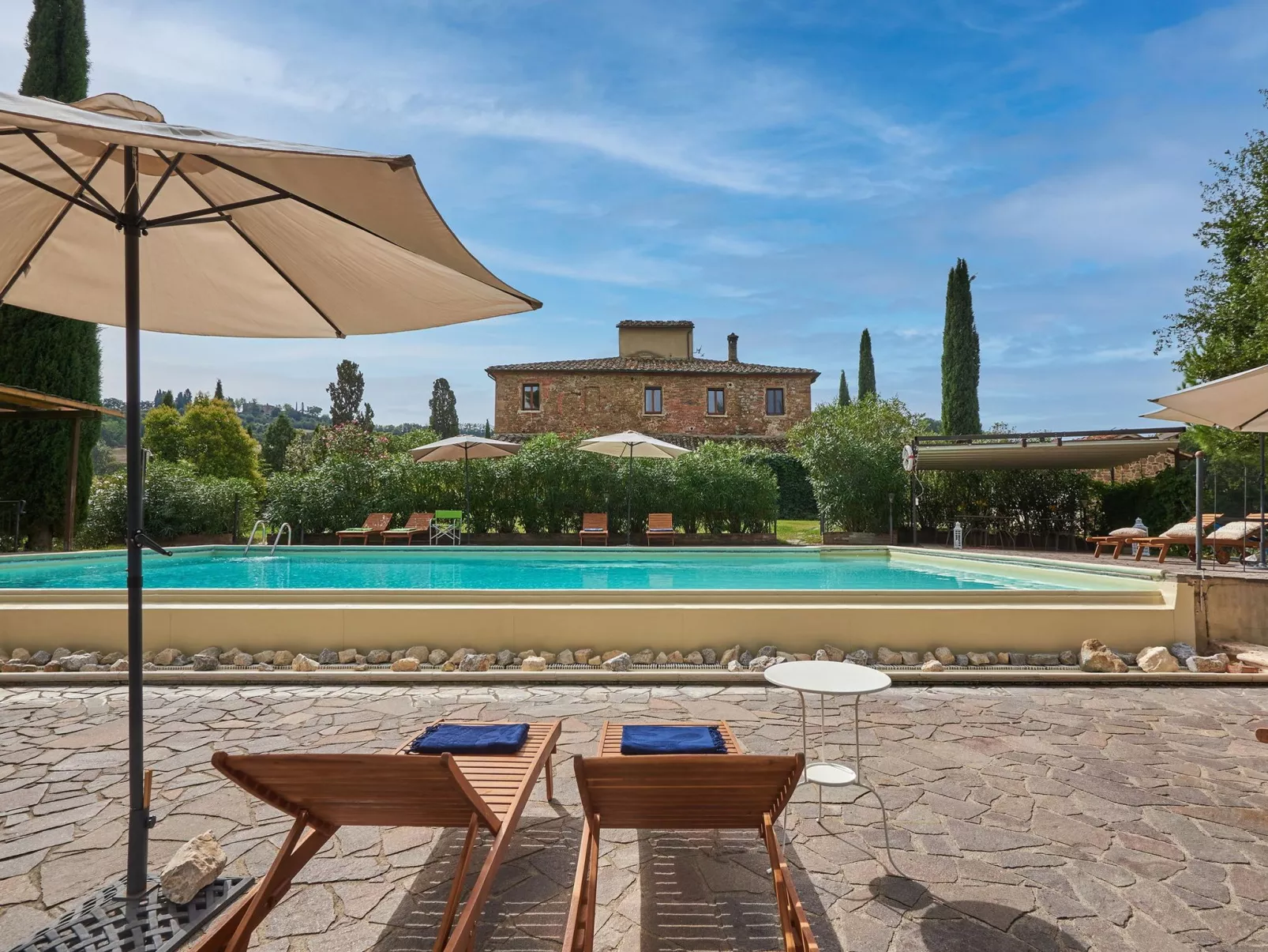 Rosa castellett' Wohnung mit Pool-Outside