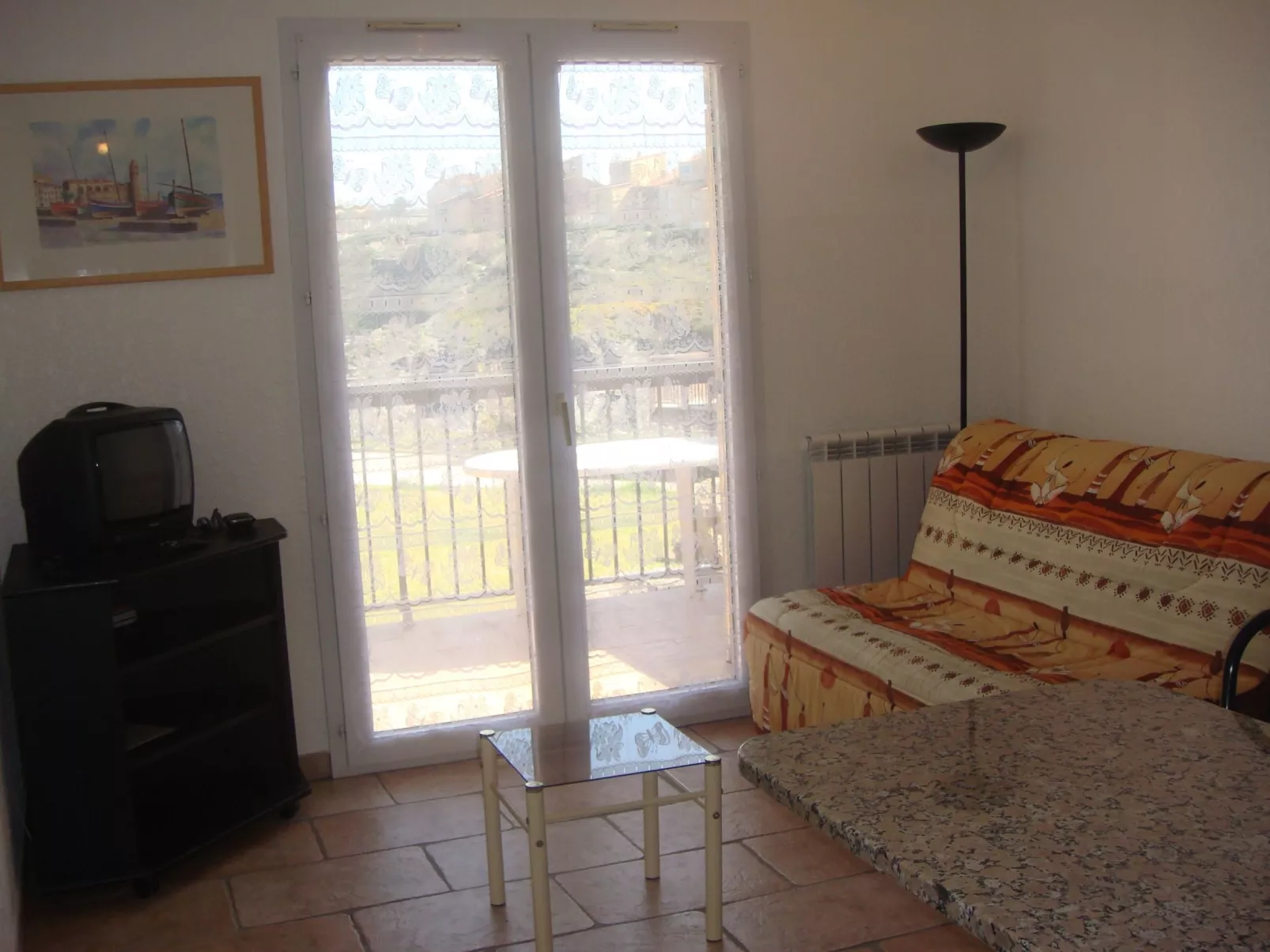 Mit Blick auf das Wasser-Inside