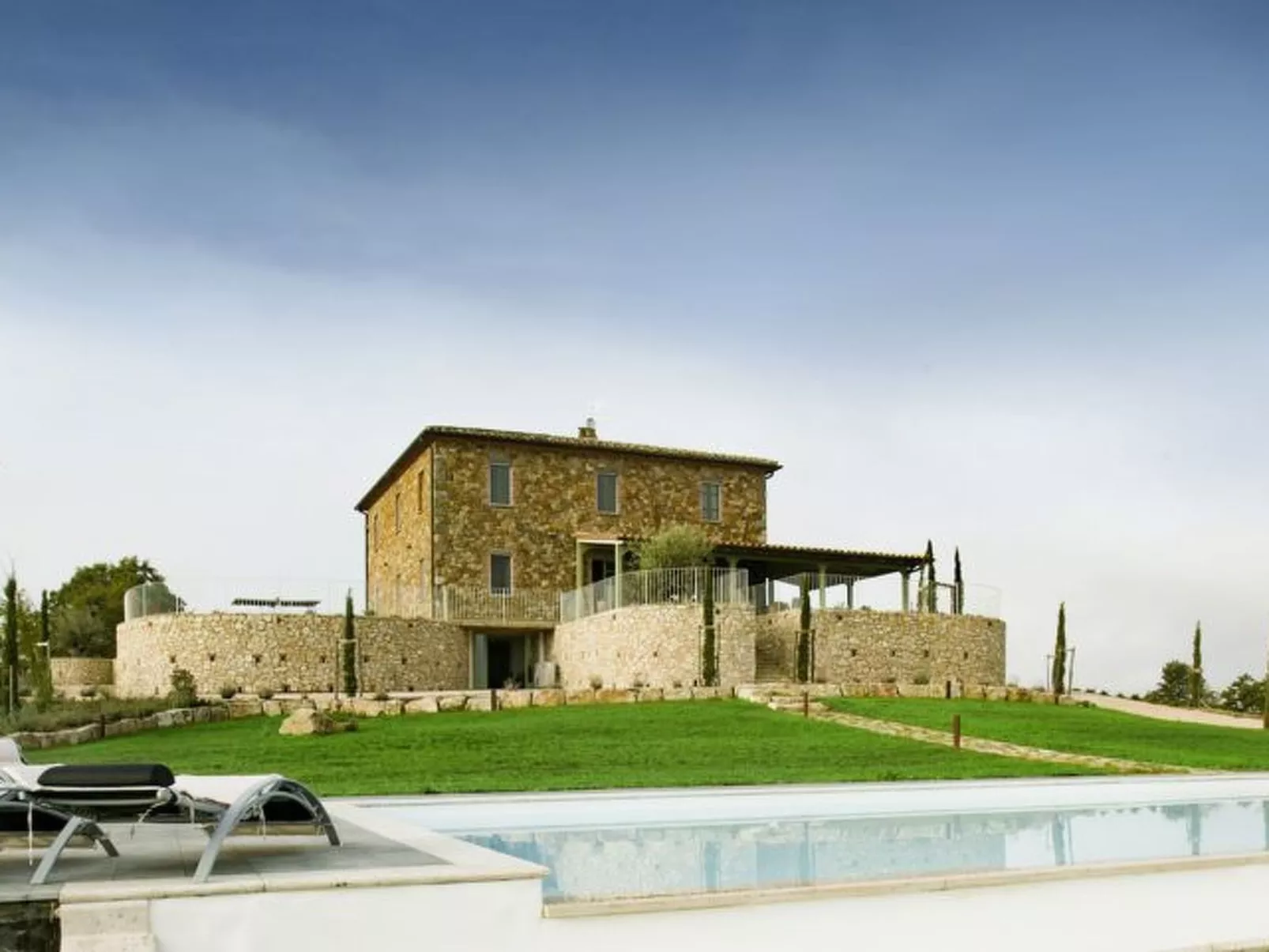 Villa mit Infinity-Pool-Image-tags.info