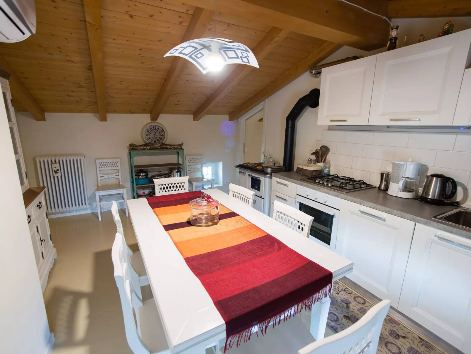 Anwesen mit privatem Garten und Grill-Drinnen